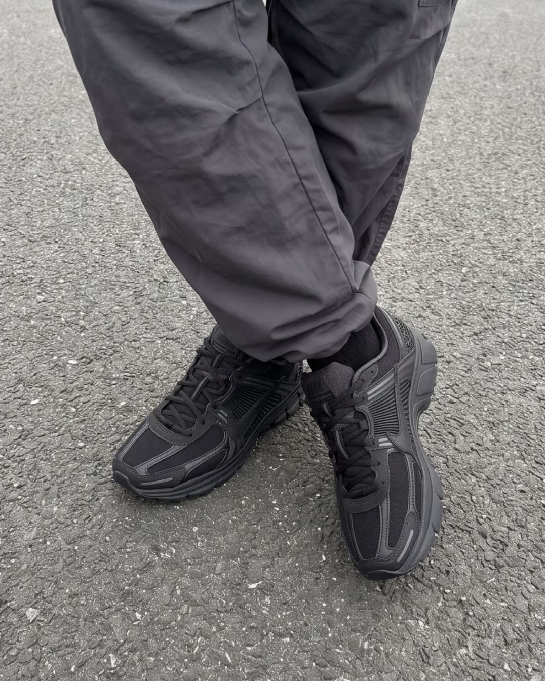 【逢甲 FUZZY】Nike Zoom Vomero 5 "Team Black" 帆布麂皮 碳黑 IH8039-002