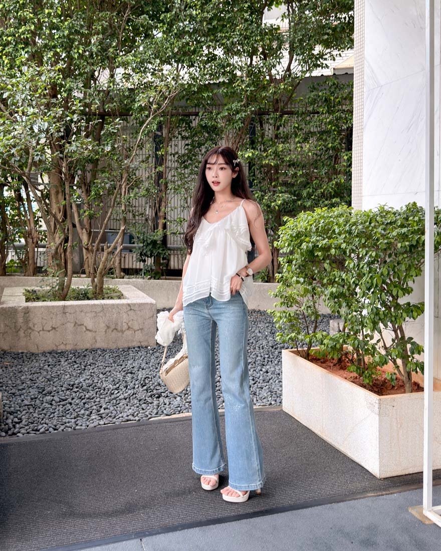LINA LINA心動依戀垂墜荷葉蕾絲滾邊上衣-甜美白