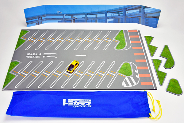 PO-$530 * TOMYTEC * 1:64 Tomicarama Vintage 15a Daikoku PA D (w/ Honda Civic Type R)