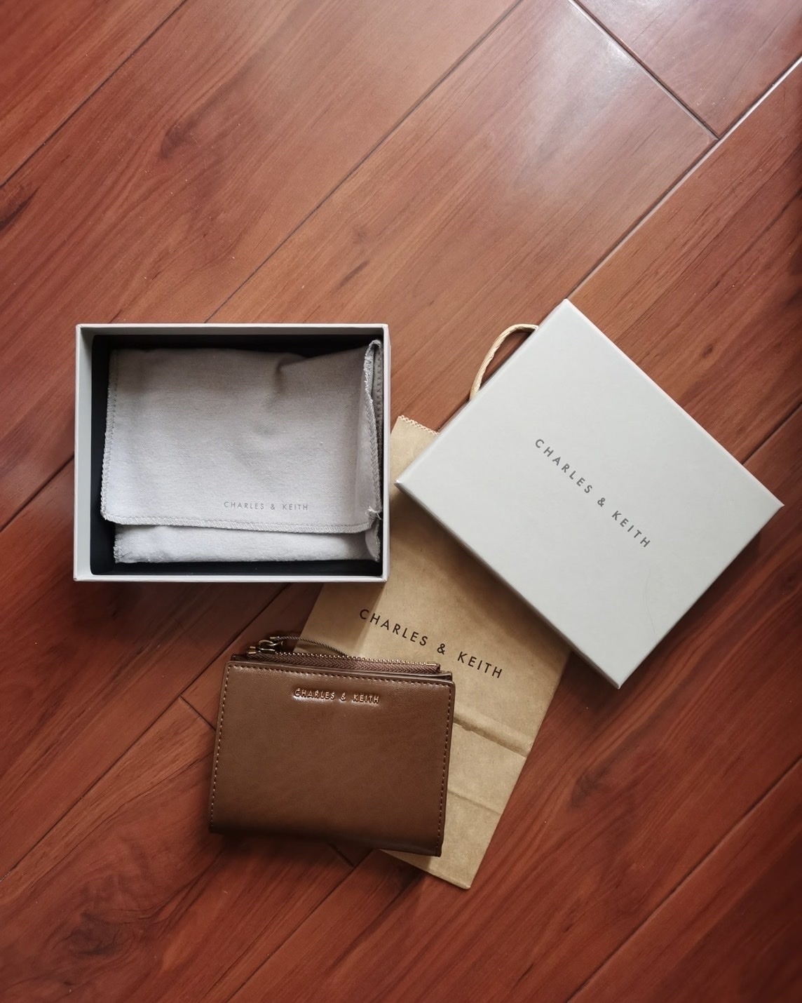 CHARLES & KEITH 小CK Harmonee 象牙白 焦糖棕 拉鍊短夾 錢包