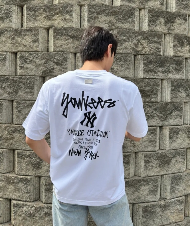 【OWN】MLB Korea 短袖 上衣 休閒 簡約 落肩 圓領 大LOGO 街頭 字母 藝術 短TEE 不分男女 NY 洋基 黑色 白色 3ATSB1063-50BKS 3ATSB1063-50WHS