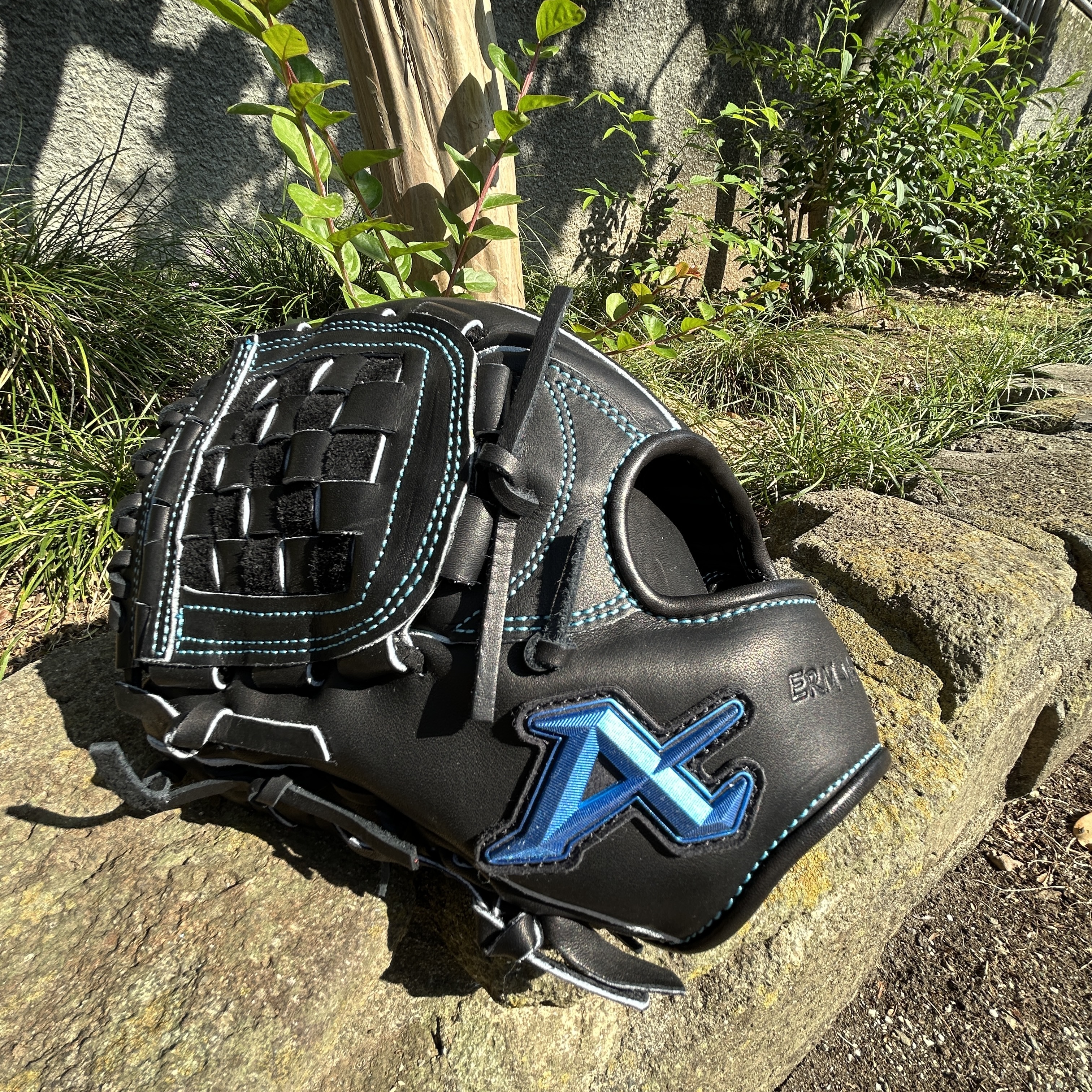 ATOMS NEO Global Line 北海道和牛 硬式 大內野 投手兼用  AGL-NE105 左投