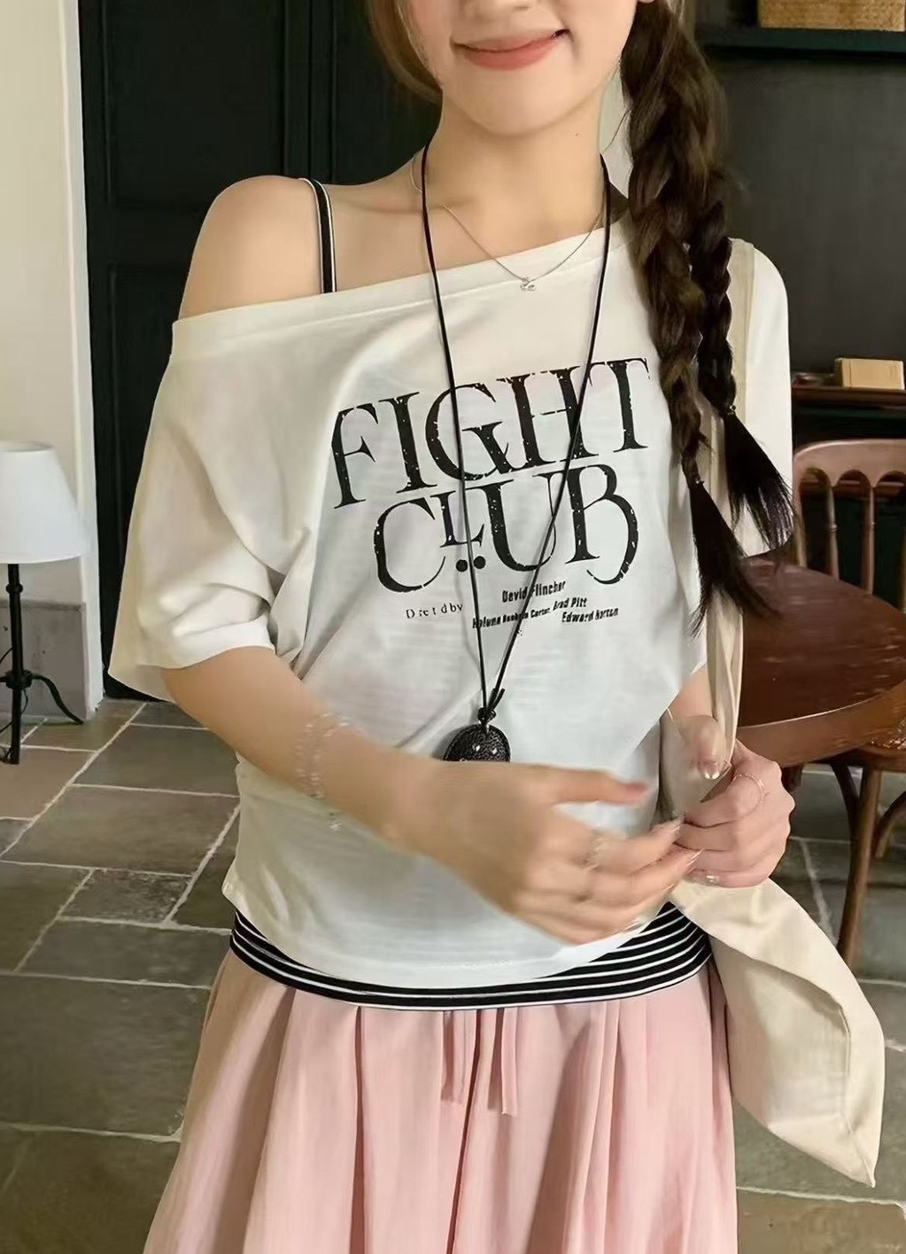 條紋背心+斜肩FIGHT上衣