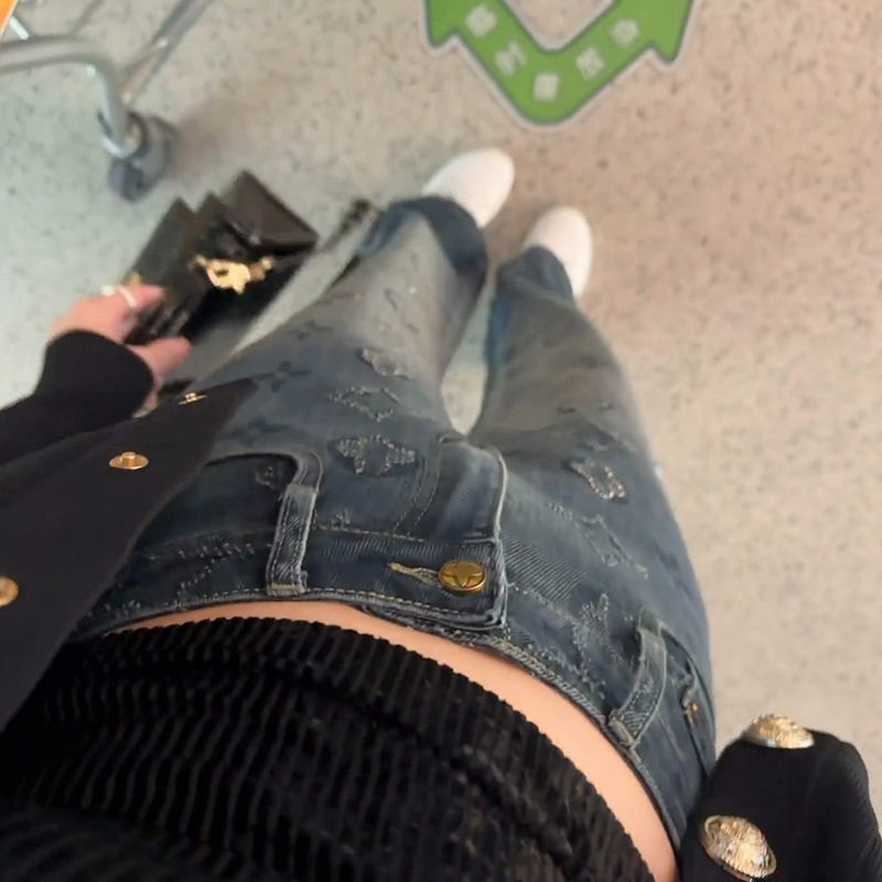 燙鑽荖花 直筒牛仔褲