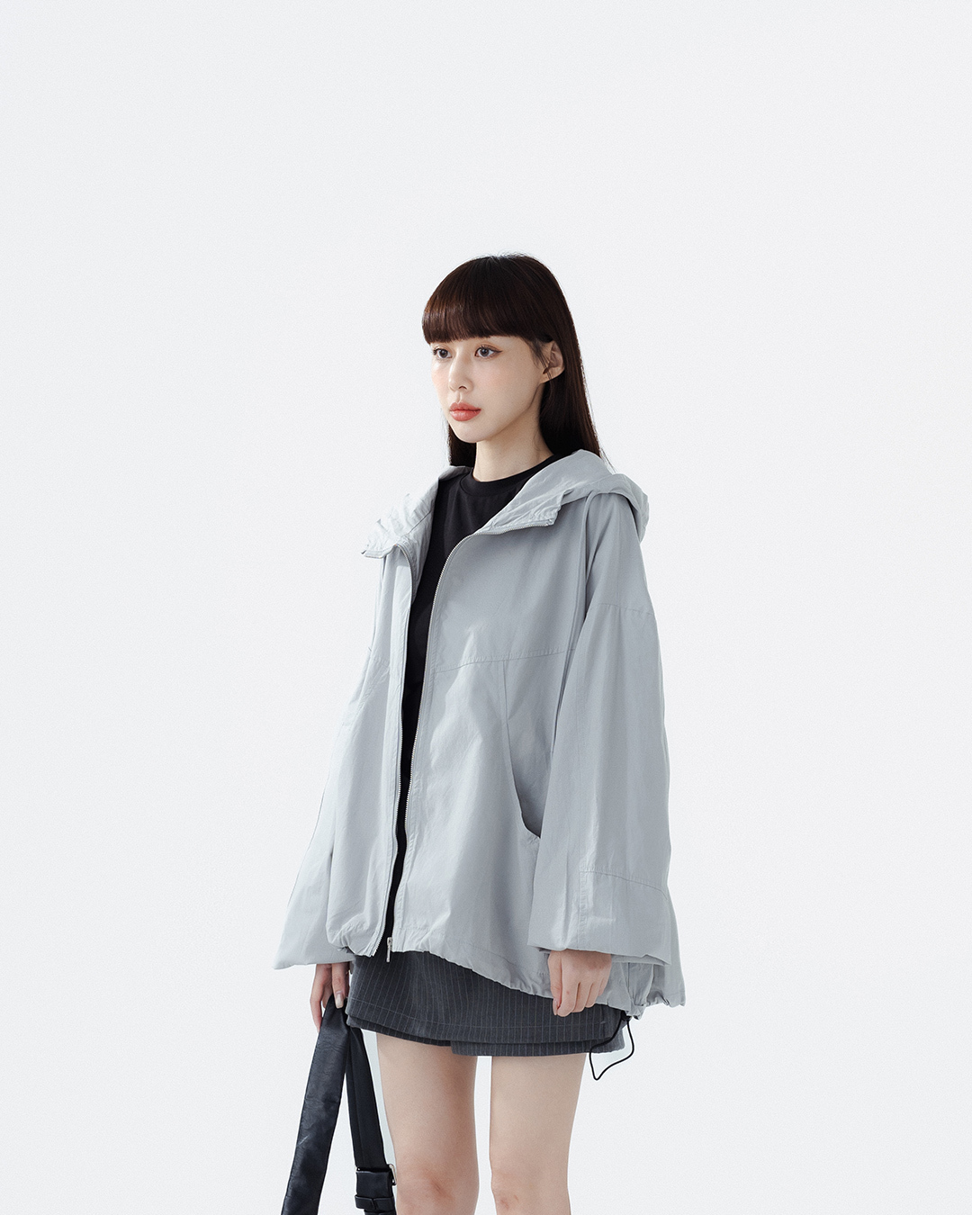 Hooded jacket with a flared hem and gathered cuffs, available in two colors.【02071718】in stock+pre-order