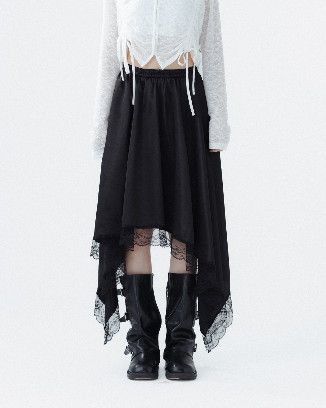 Irregularly cut lace-trimmed satin skirt, available in two colors.【03021773】in stock+pre-order