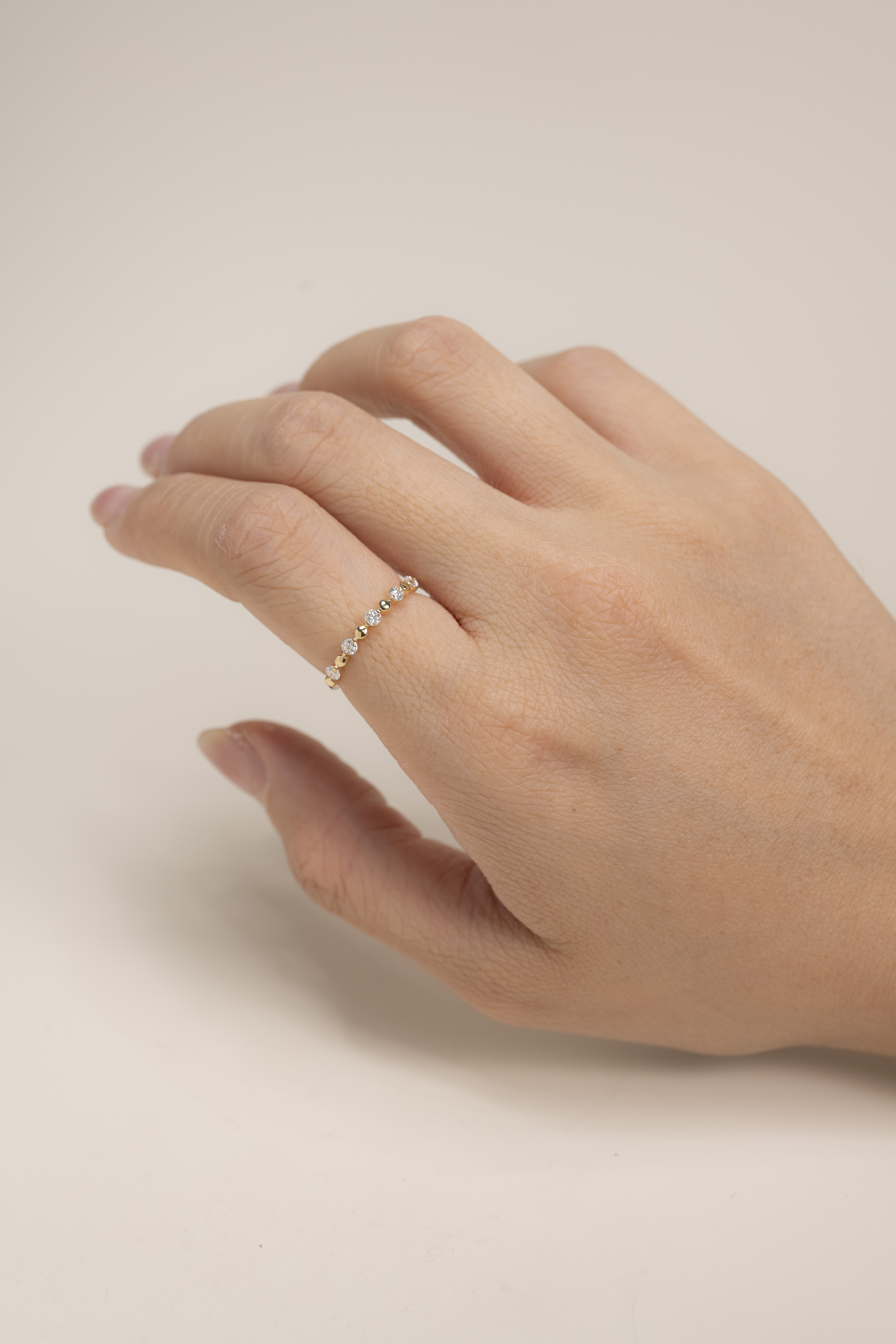 18K Dot de Diamond Ring
