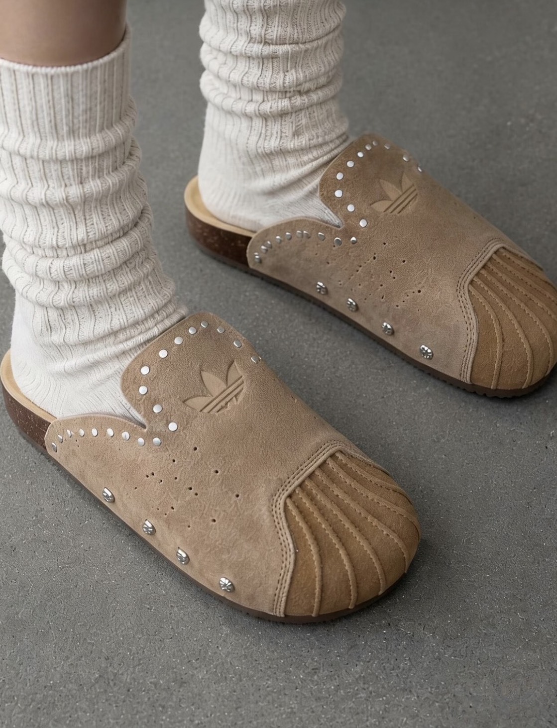 <質感麂皮❤️‍🔥> Adidas ADIMULE SUPERSTAR 榛果色 包頭拖鞋