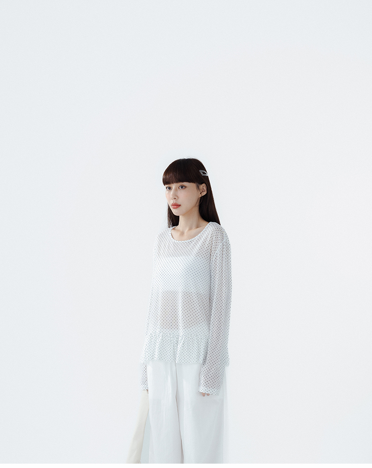 Polka dot hem, sheer long-sleeved top, available in two colors.【01099742】in stock+pre-order