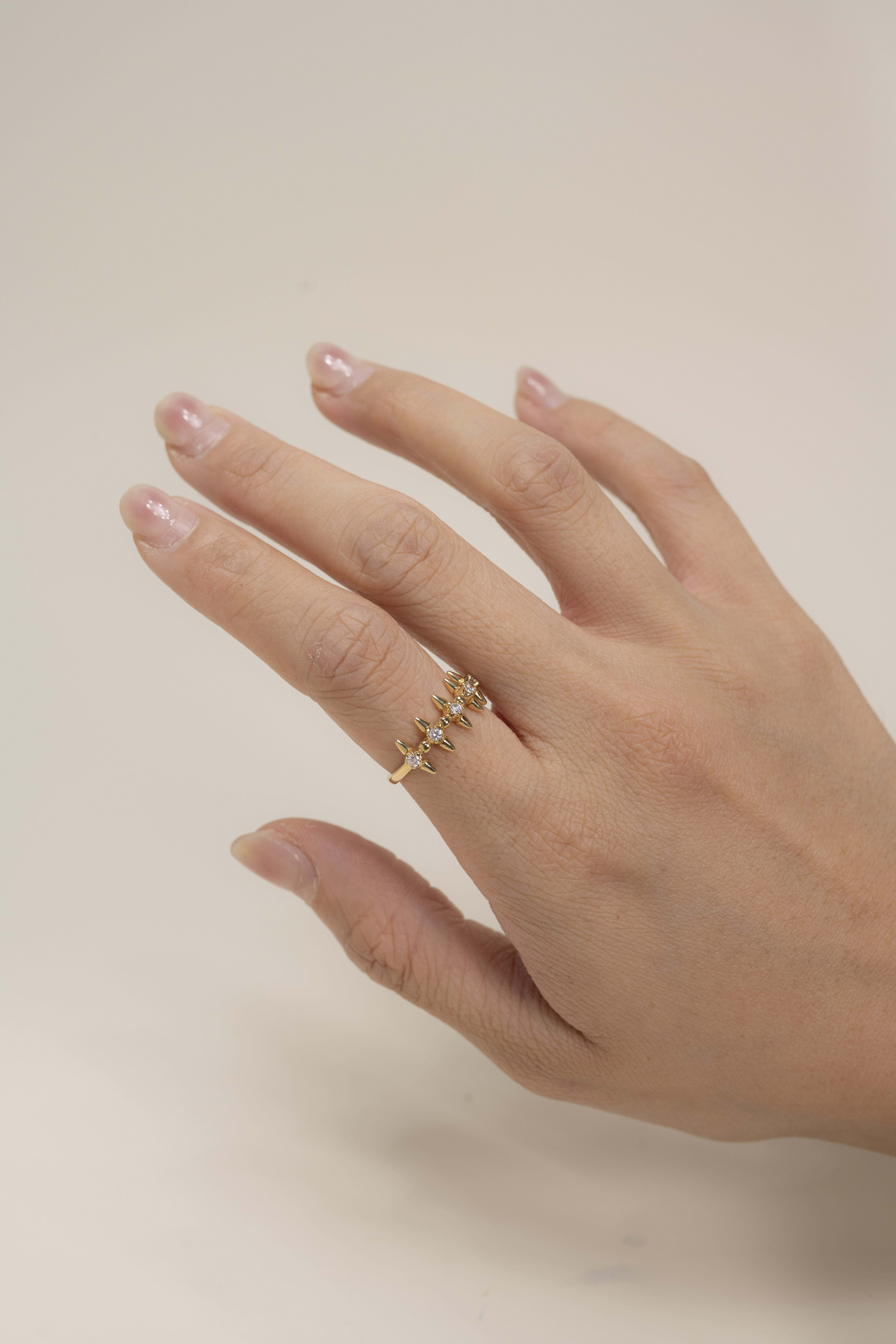 18K Thorns Diamond Ring