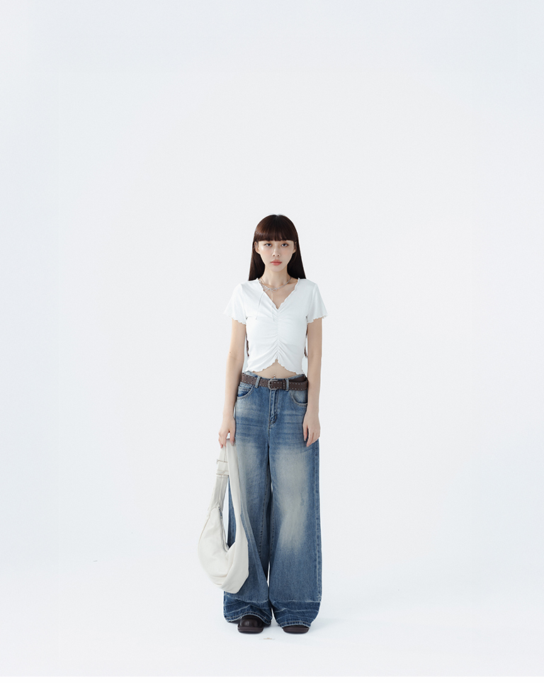 Ribbed, ruffled, short-sleeved top with a flat collar, available in four colors.【01099790】in stock+pre-order