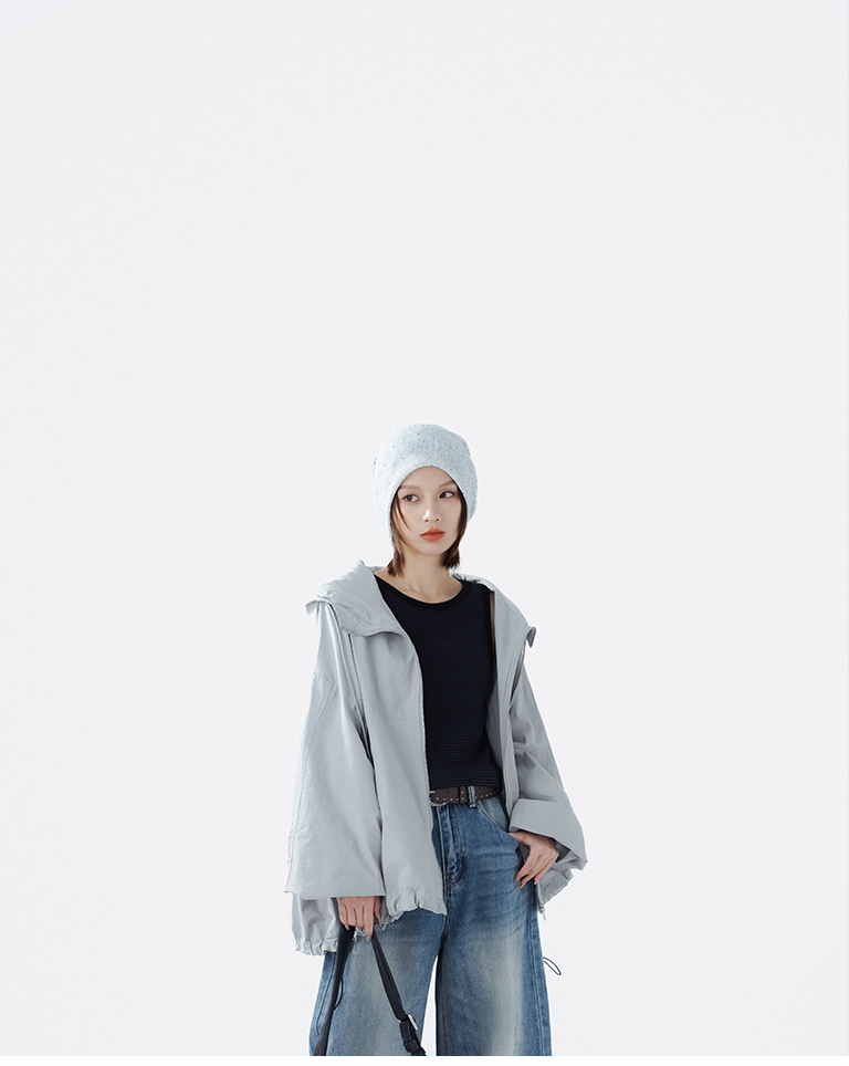 Hooded jacket with a flared hem and gathered cuffs, available in two colors.【02071718】in stock+pre-order