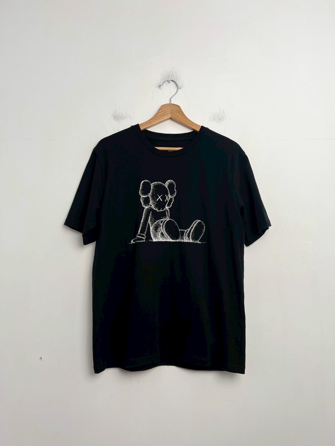 KAWS Holiday TAIPEI Limited Companion T-shirt SIZE L