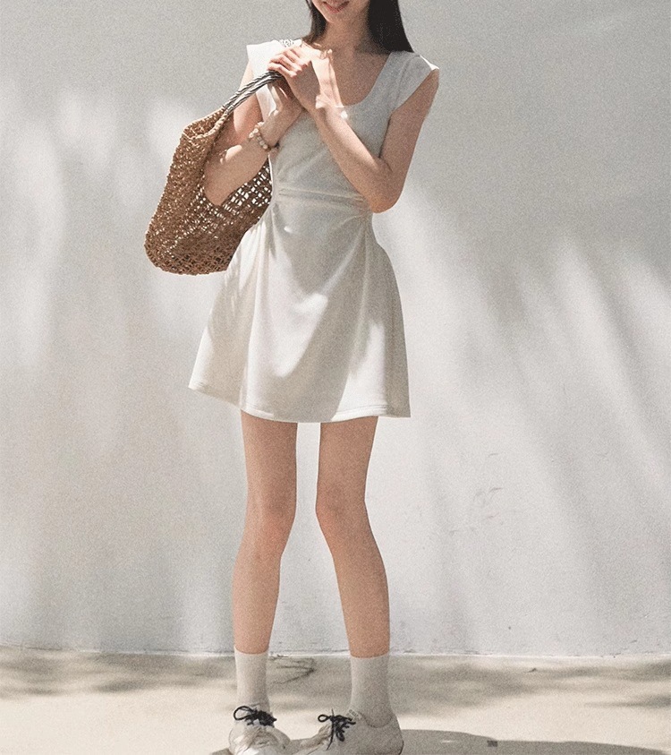 U領收腰小洋裝