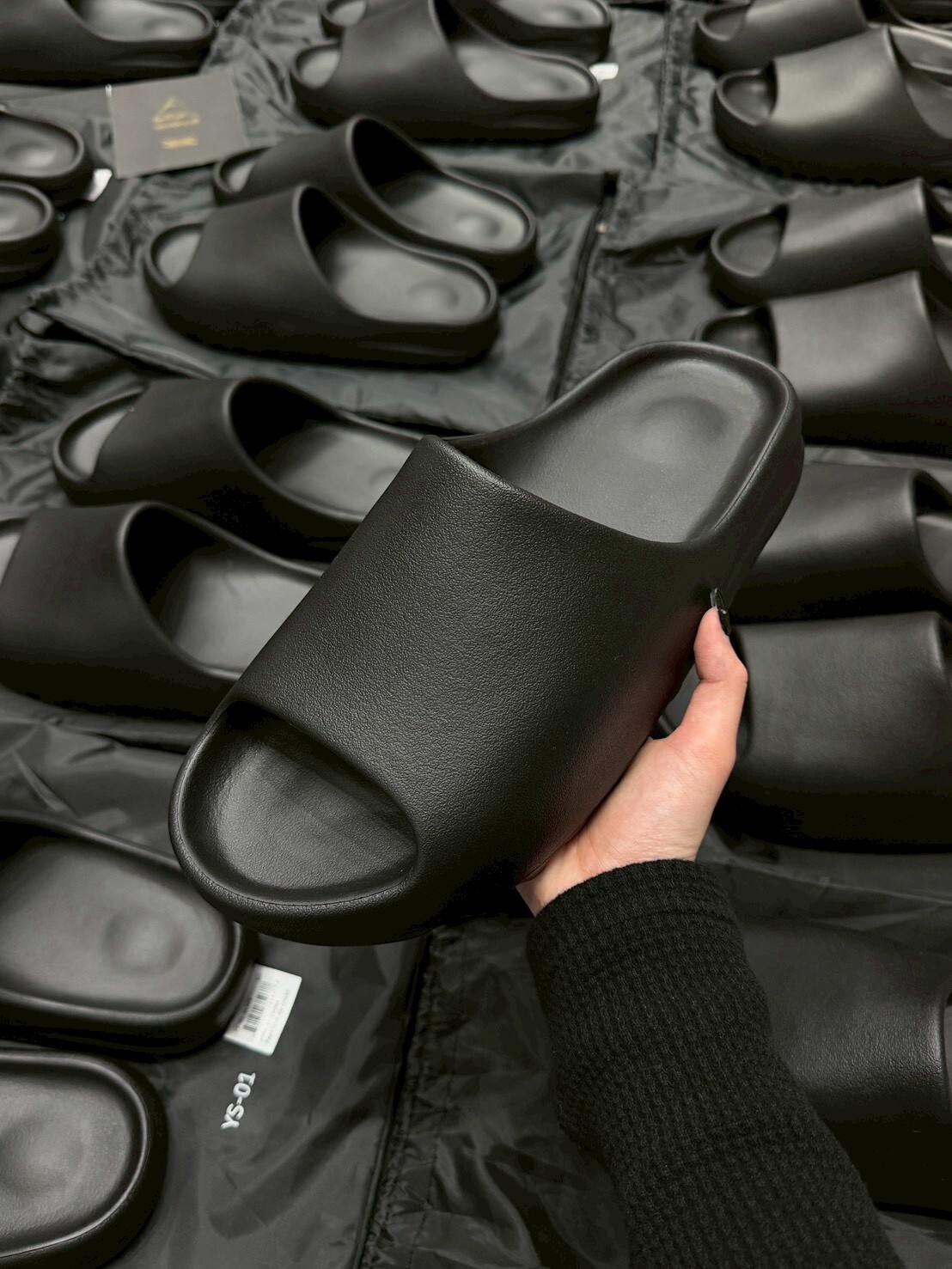 yeezy slide 初代黑 拖鞋
