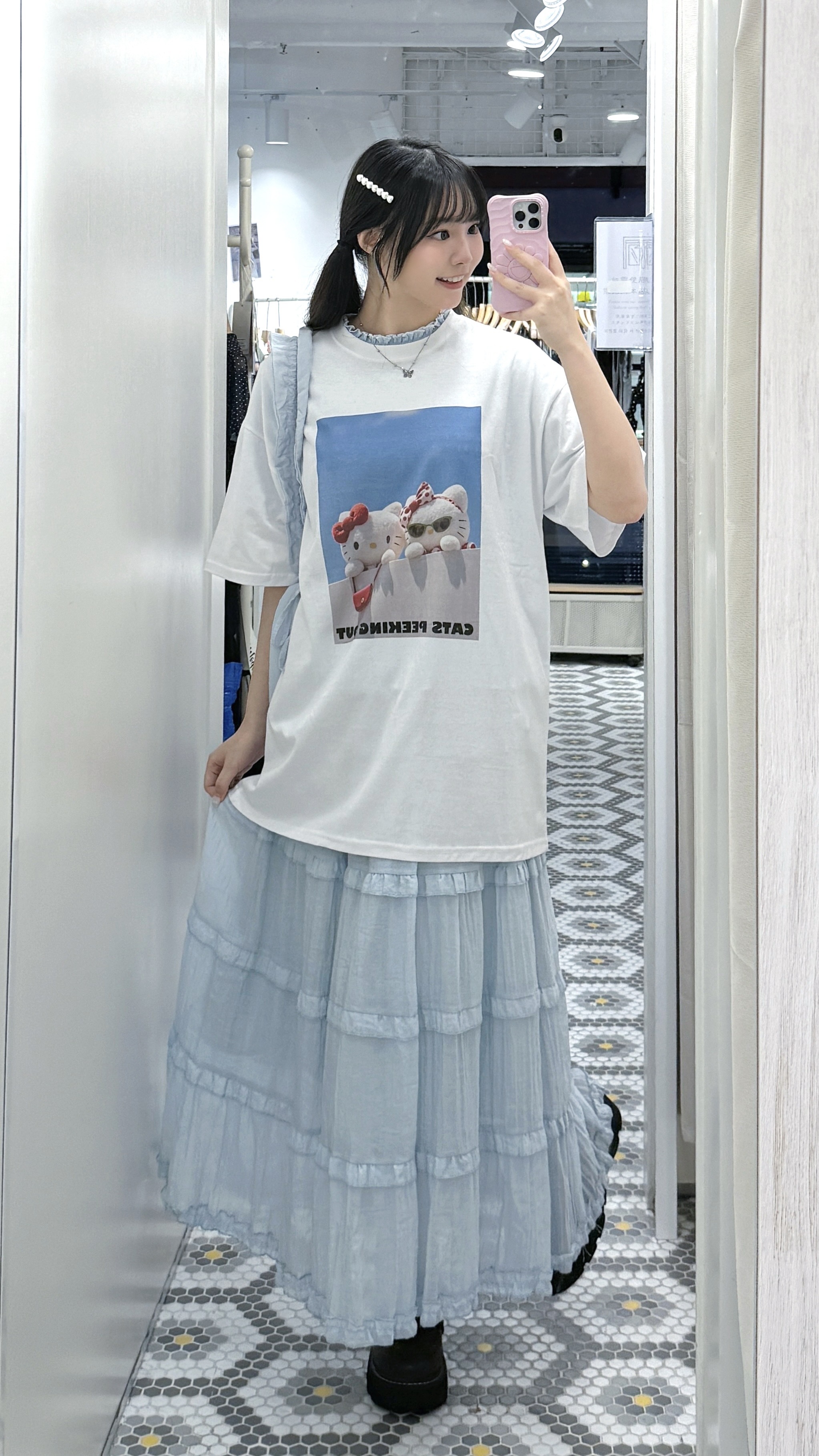 T1428｜かわいい ᥫ᭡.ִֶָ𓂃 2小Hello Kitty CATS peeking TEE
