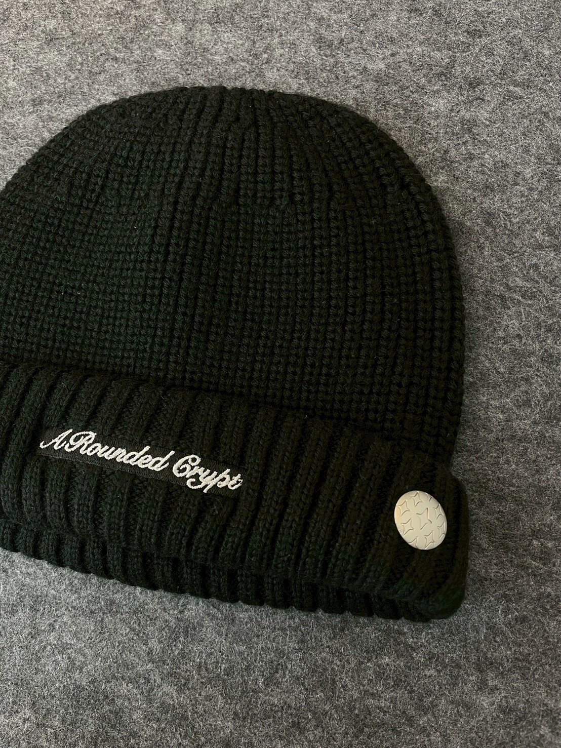 ARC ROOM ARC CHARM BEANIE