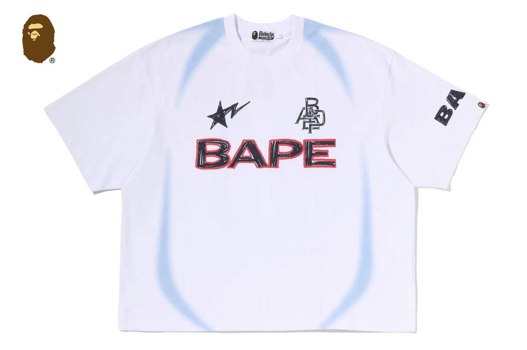 【BAPE男生】0509發售 寬版HEAVY WASH HAND DRAW FOOTBALL MULTI LOGO RELAXED FIT TEE