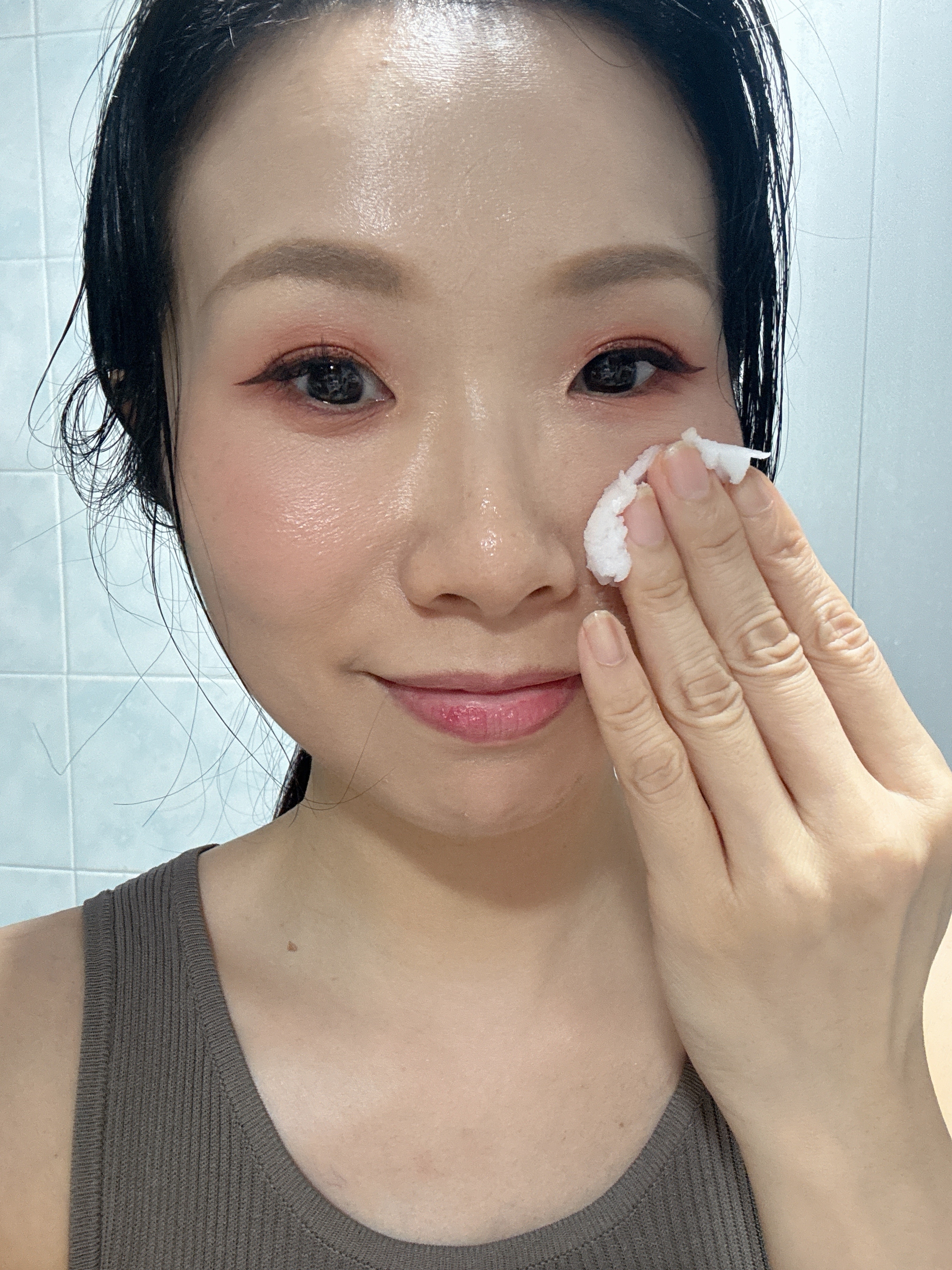 Banila Co 零殘留溫和保濕卸妝膏 100ml【韓國最經典的卸妝產品之一✔️卸妝同時不讓肌膚感到緊繃，維持肌膚保濕度】