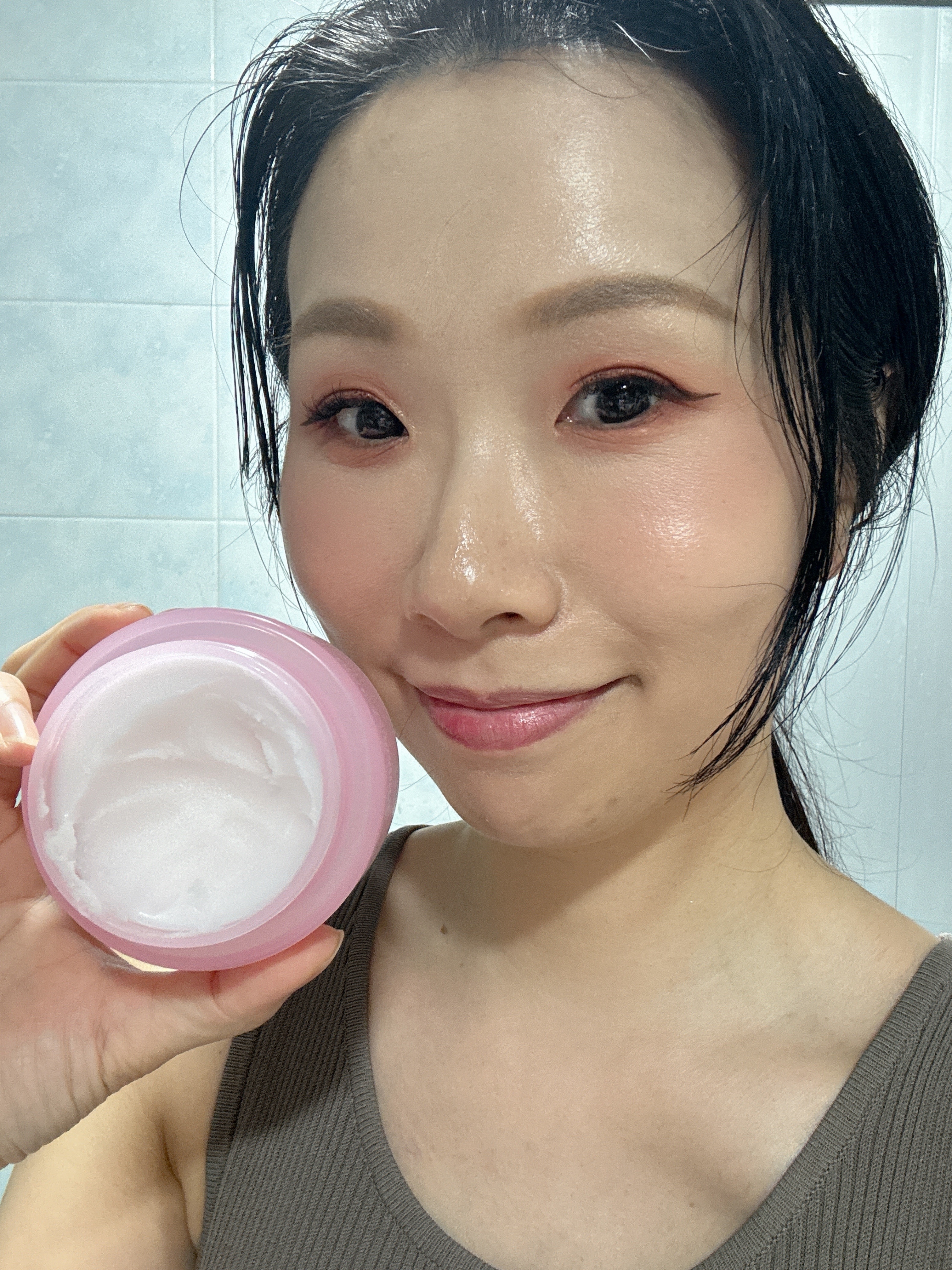 Banila Co 零殘留溫和保濕卸妝膏 100ml【韓國最經典的卸妝產品之一✔️卸妝同時不讓肌膚感到緊繃，維持肌膚保濕度】