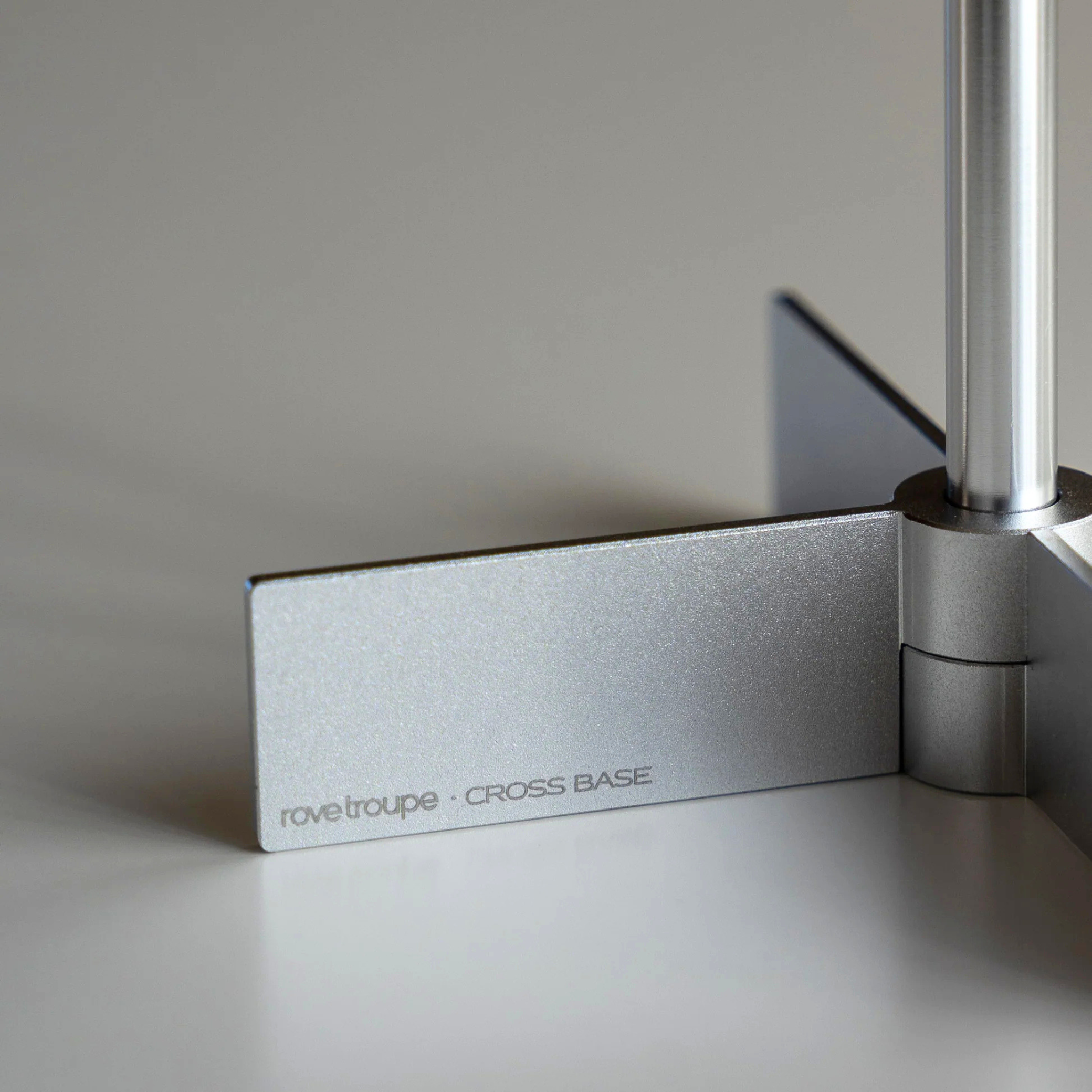 Rove Troupe｜Cross Base