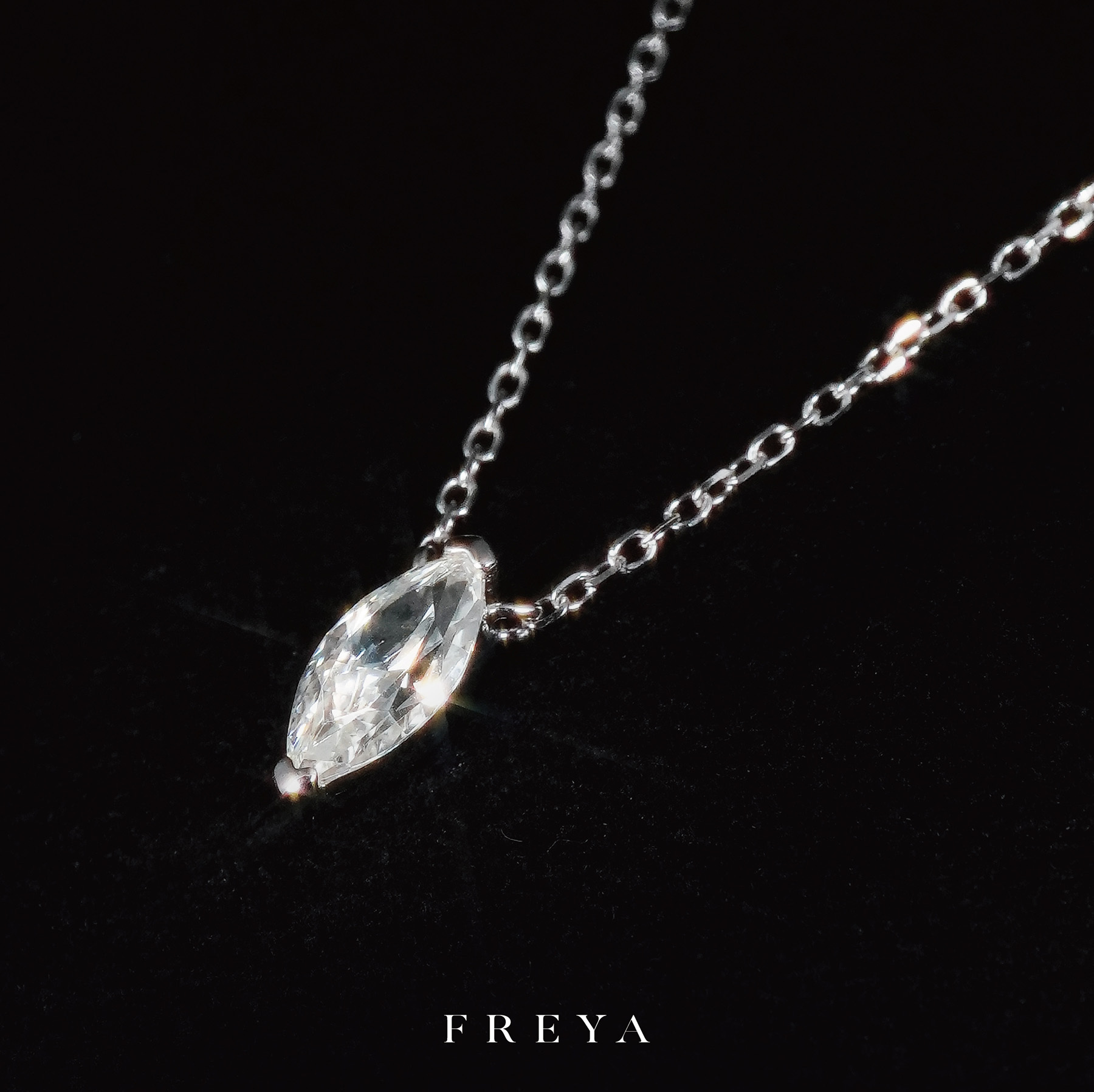 FREYA 馬眼鑽鏈牌