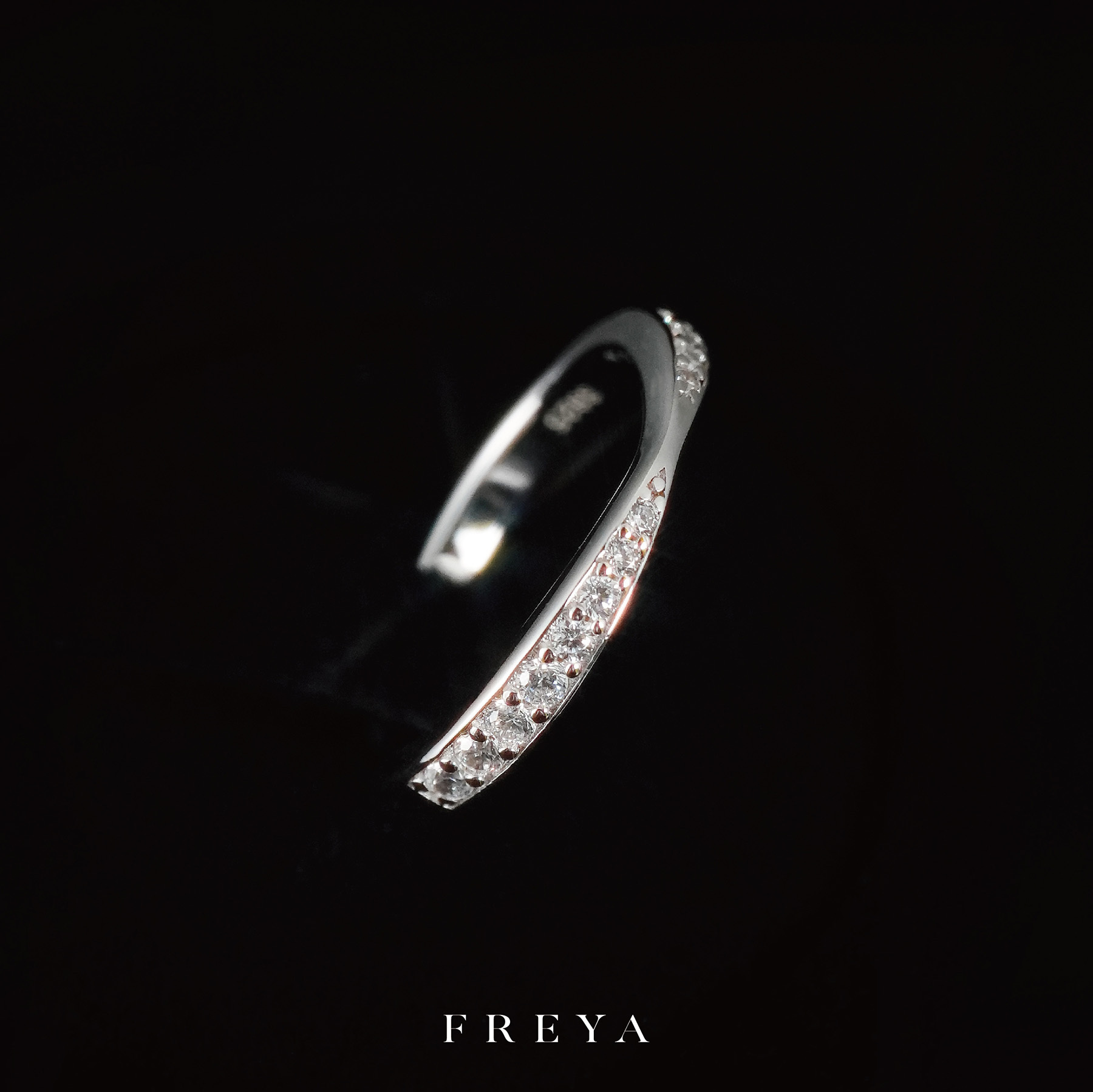 FREYA 交錯單鑽線戒