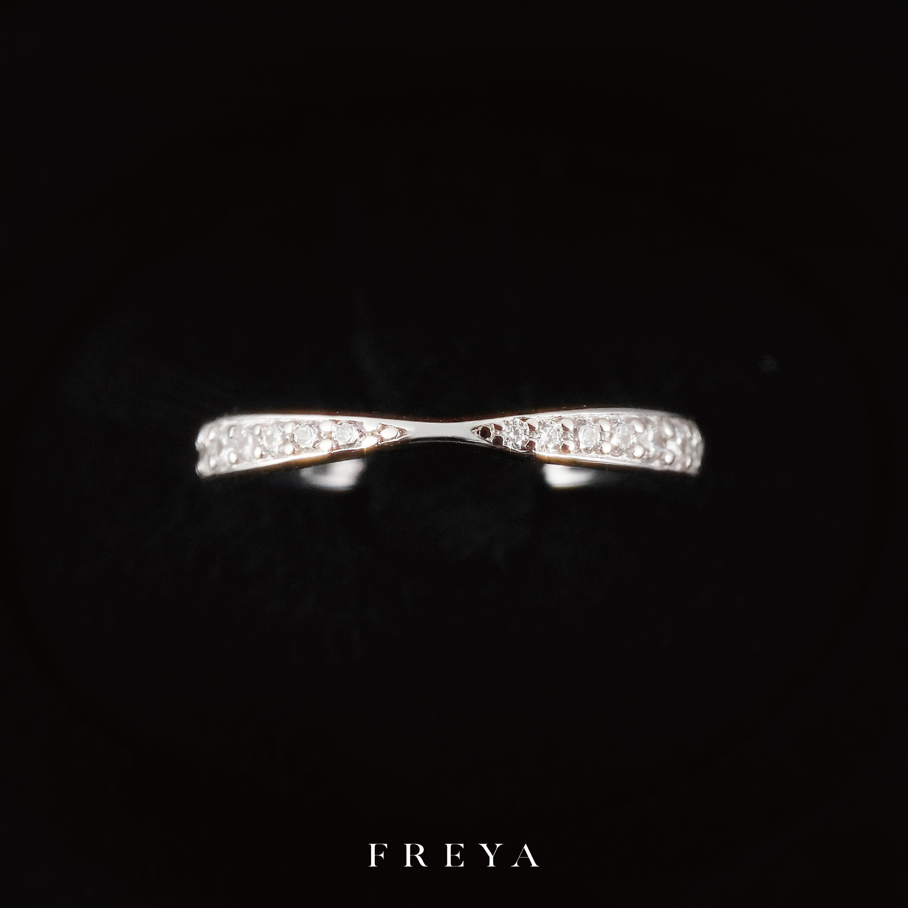 FREYA 交錯單鑽線戒