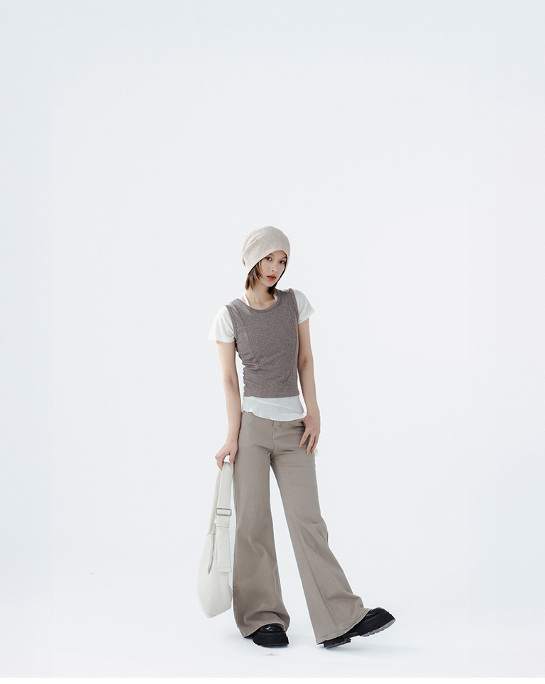 Simple, plain design flared jeans, available in two colors, sizes S/M/L.【04011885】in stock+pre-order