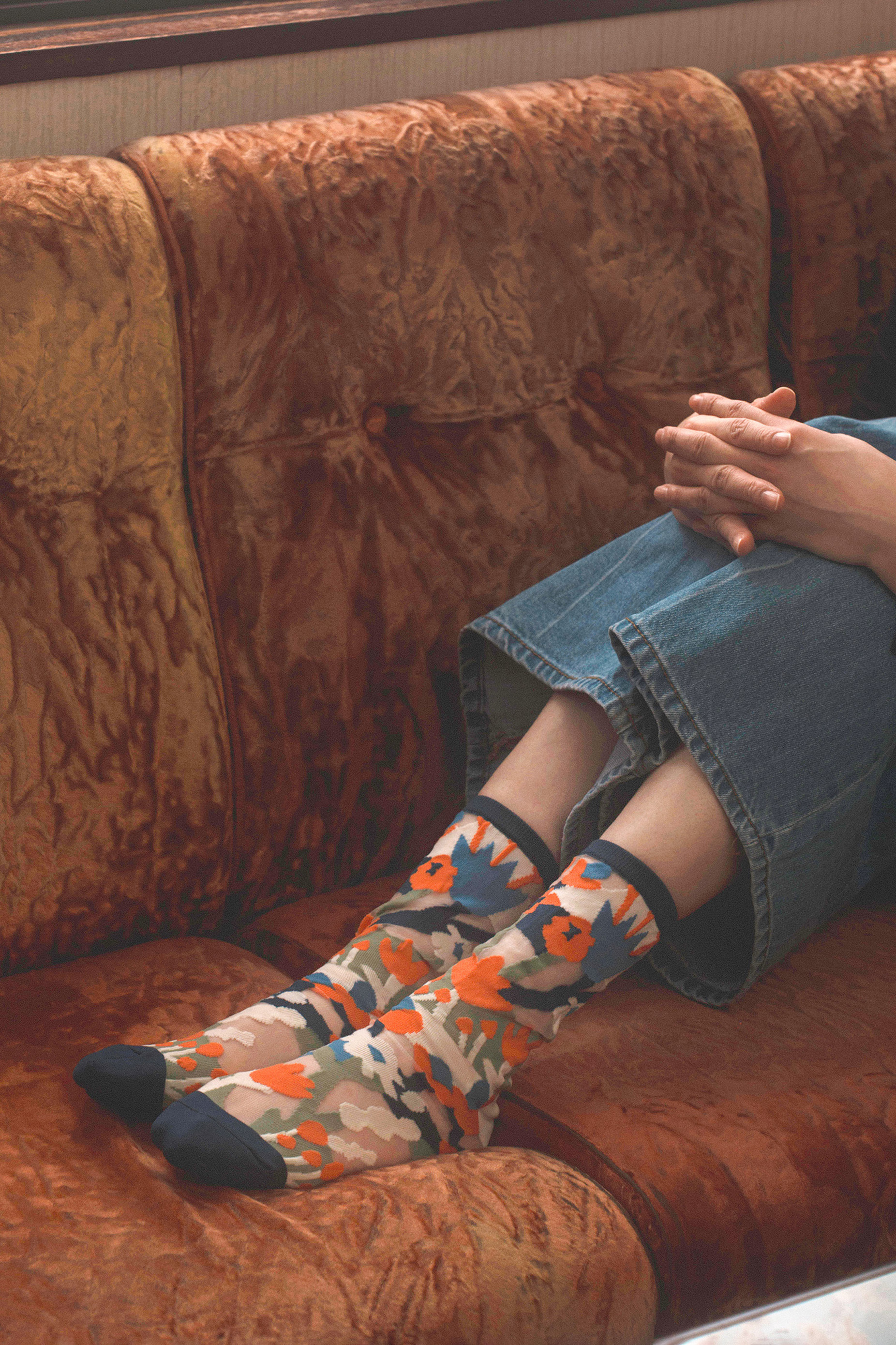 花園系列｜冬日山谷-小花透紗中筒襪