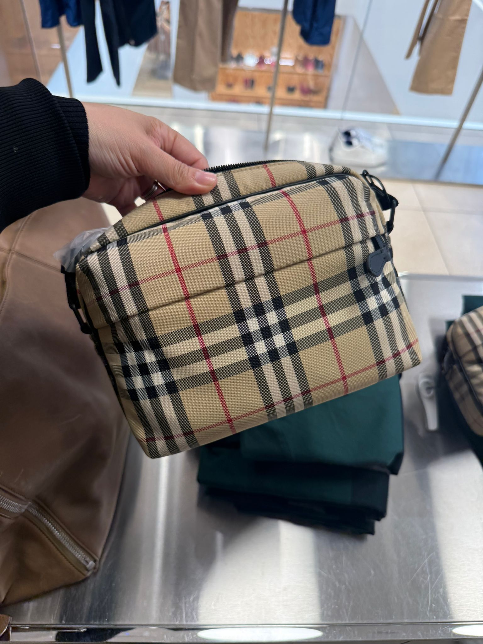 LYS01779 Burberry 經典格紋斜揹袋