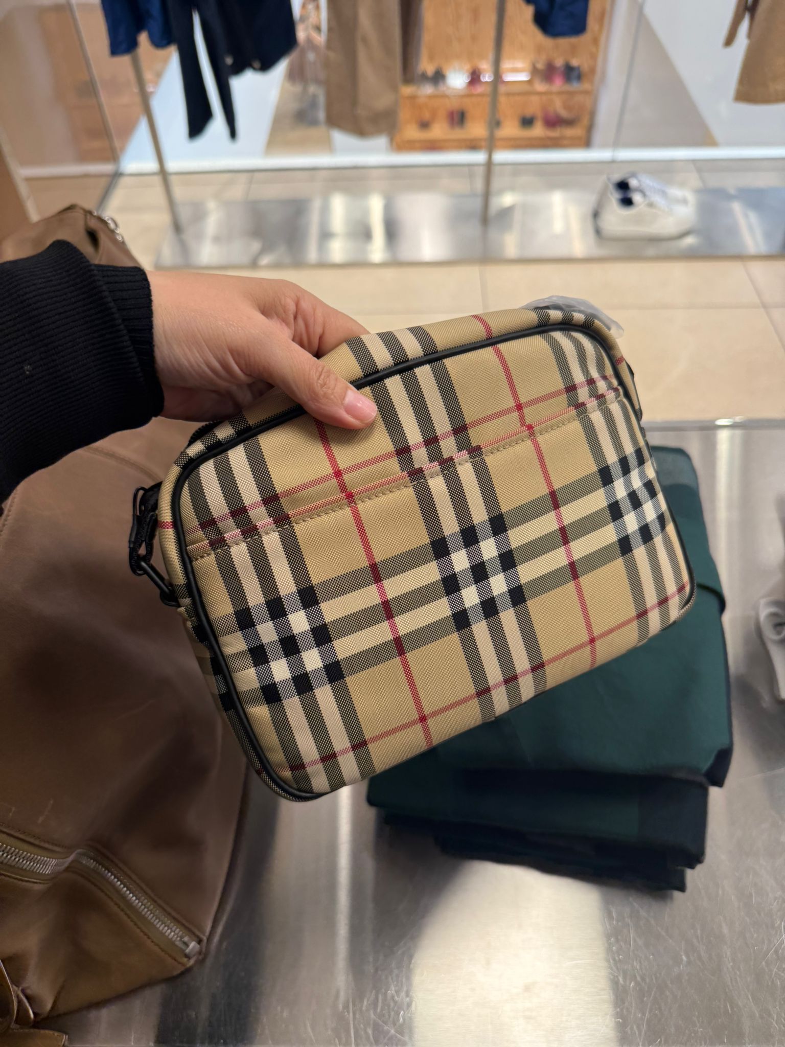 LYS01779 Burberry 經典格紋斜揹袋