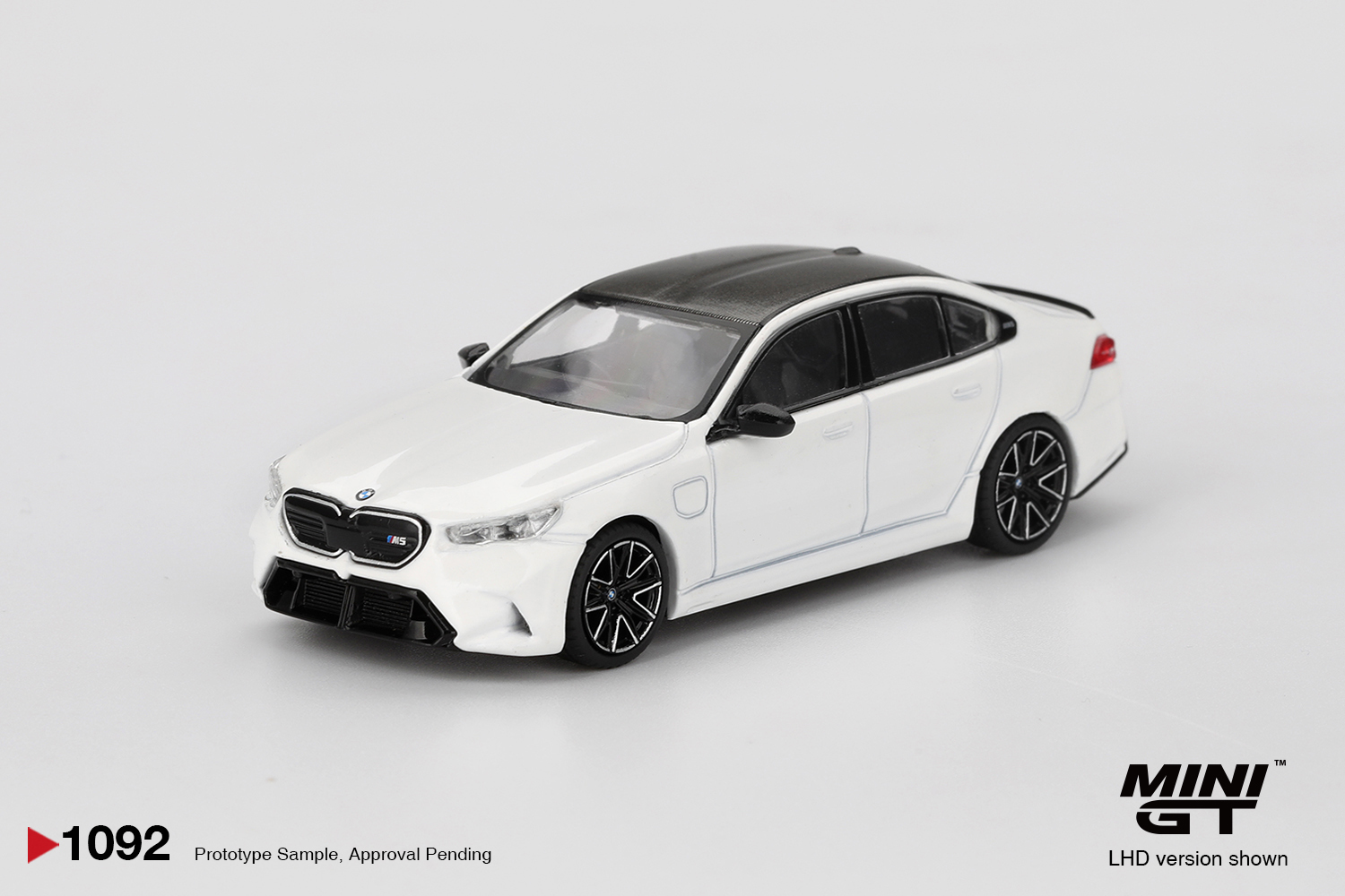 [預訂] MINI GT 1/64 #1092 BMW M5 阿爾卑斯白 右軚合金模型車