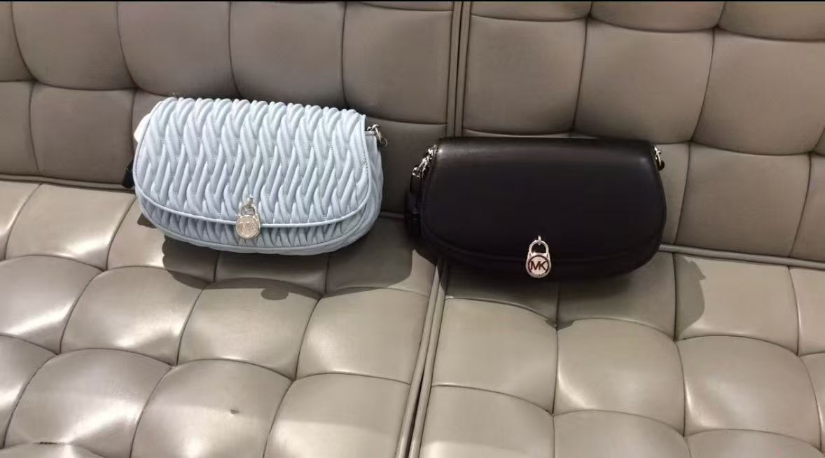 【預購】Michael Kors H052021 Mila 中號鎖頭馬鞍包