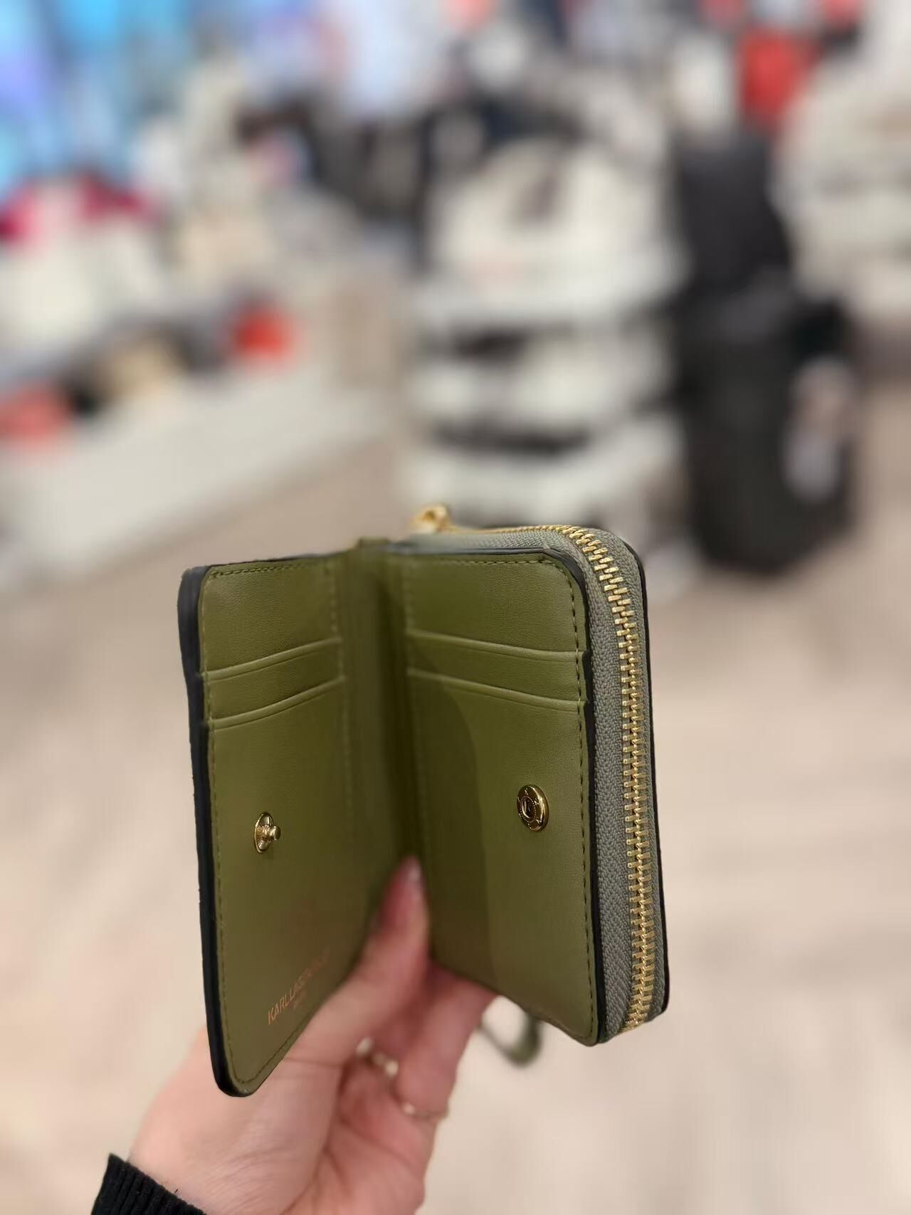 【預購】Karl Lagerfeld H052033 橄欖綠色銀包