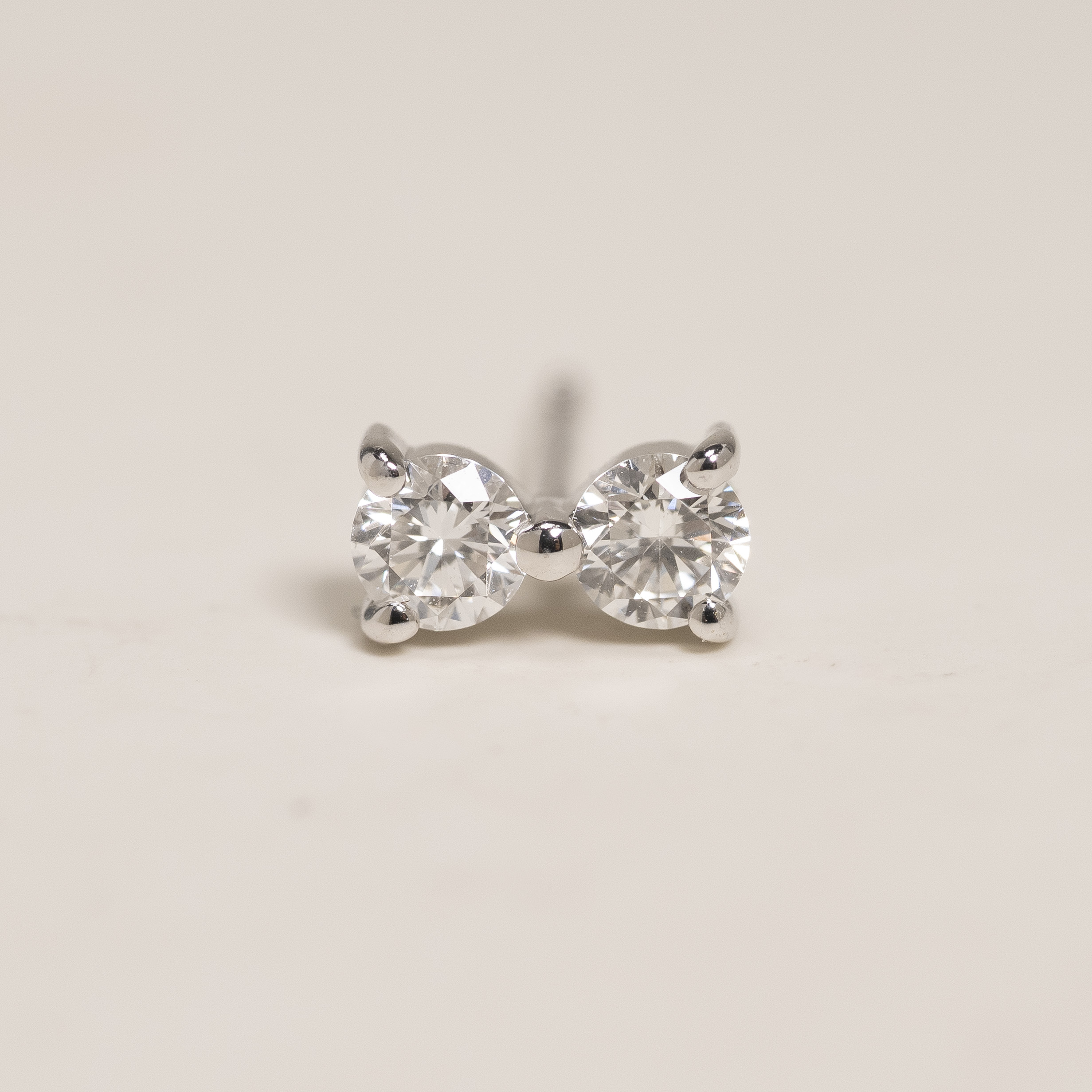 18K Cute Ribbon Diamond Single pc Earring