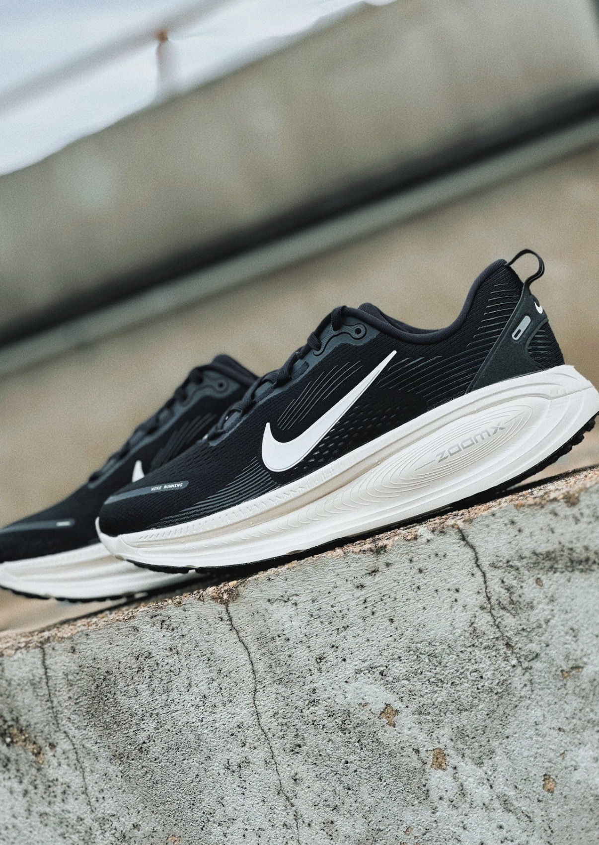 女鞋 NIKE W VOMERO 18 黑白 網布 氣墊 緩震 透氣 運動鞋【HM6804-005】