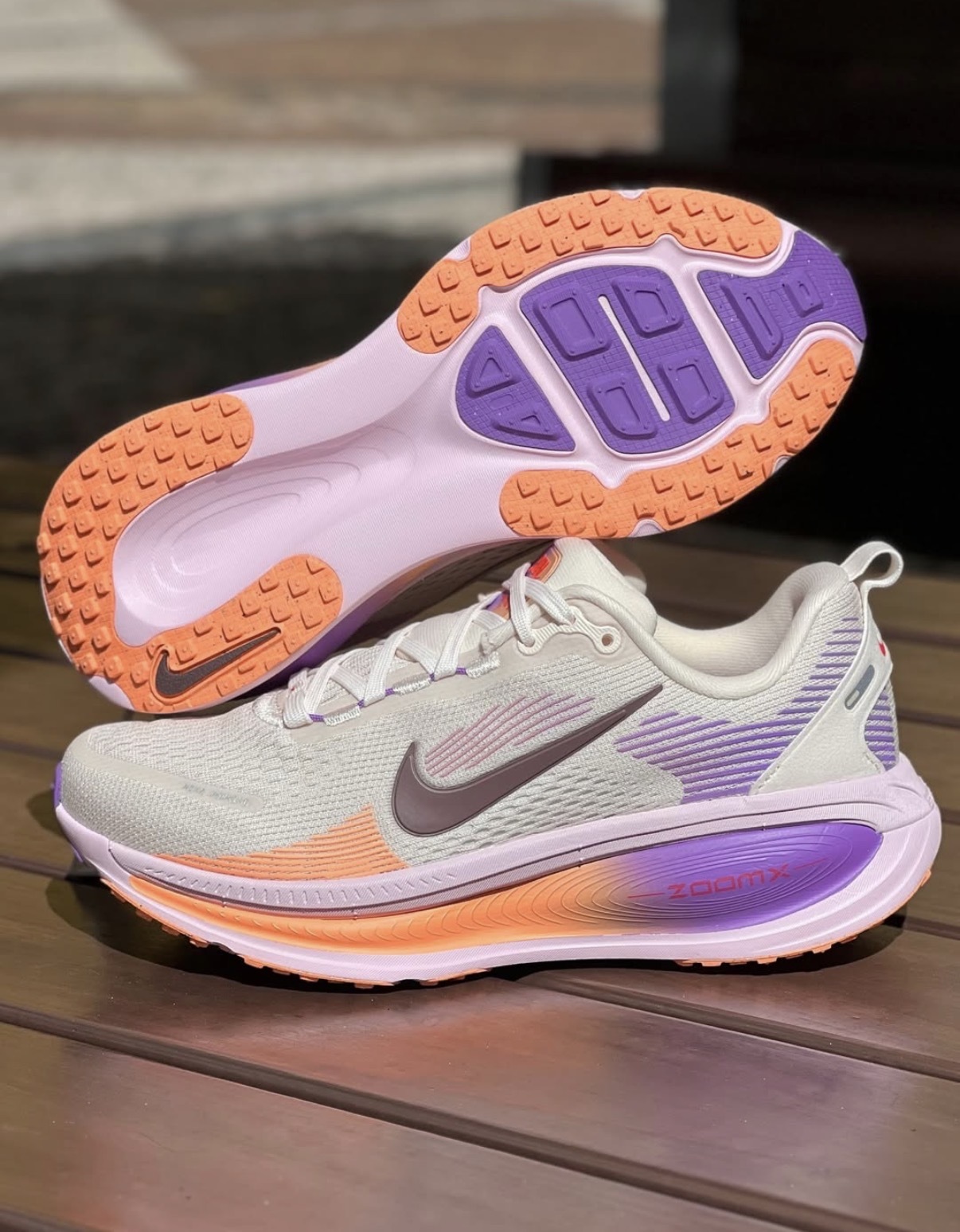 女鞋 NIKE W VOMERO 18 粉橘紫 網布 氣墊 緩震 透氣 運動鞋【HM6804-113】
