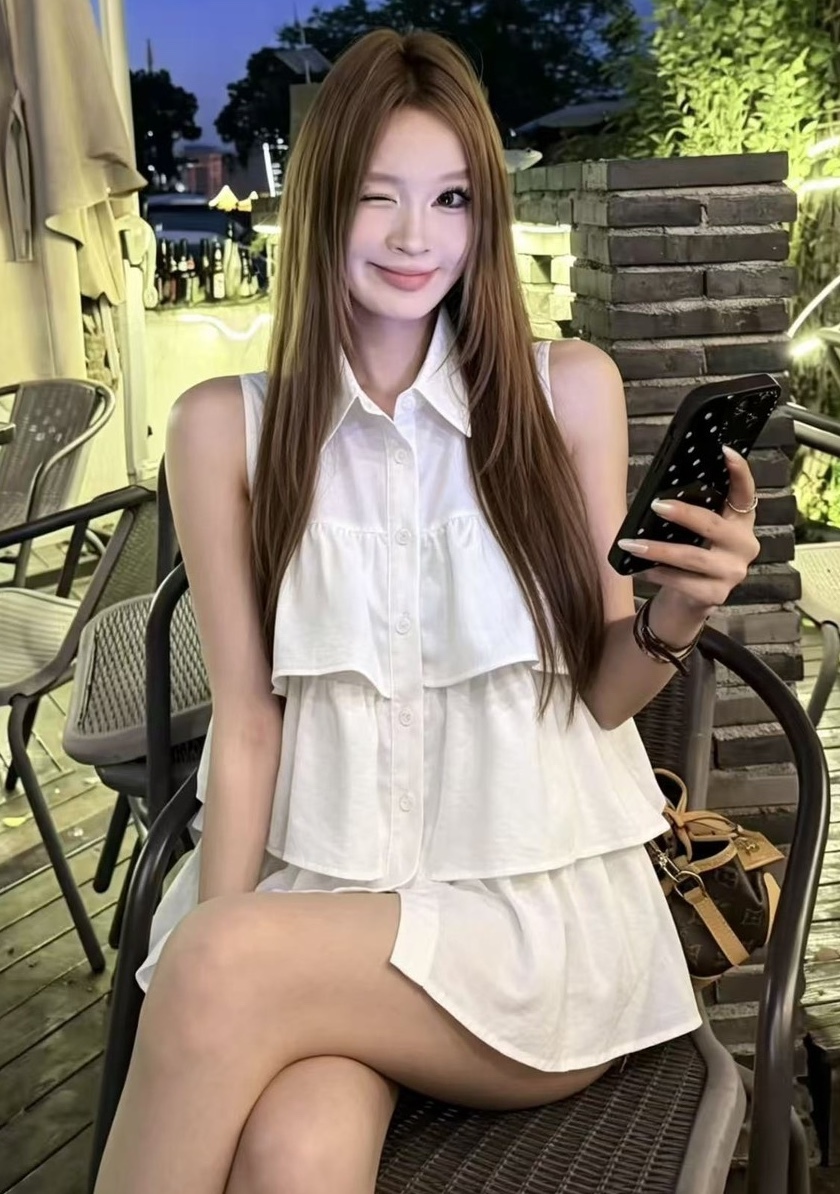 削肩排釦素色蛋糕背心