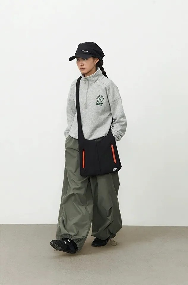 Crying Center 運動 亮橙色 夾棉 斜跨包