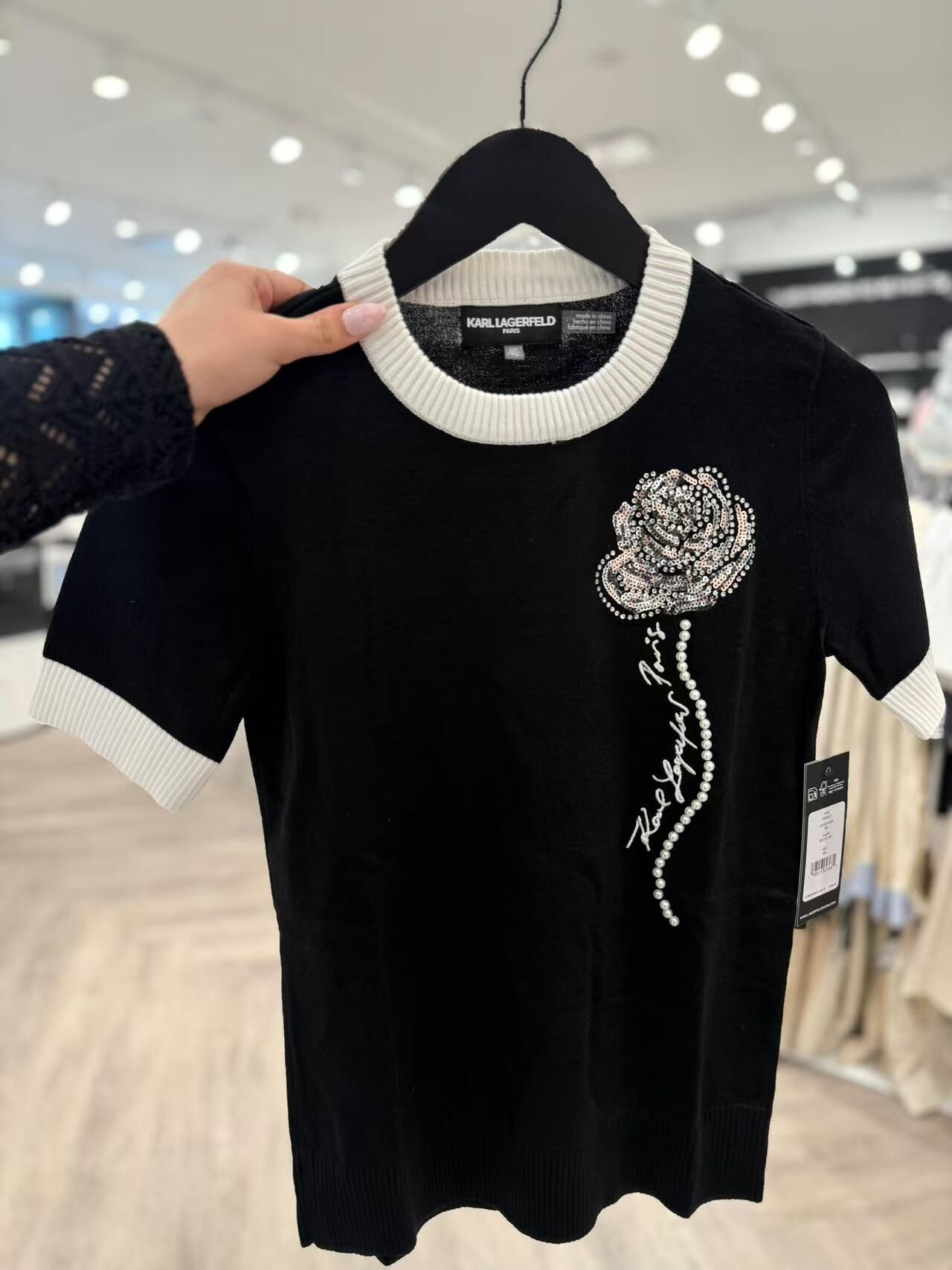 【預購】Karl Lagerfeld H052043 女裝黑色玫瑰短袖上衣