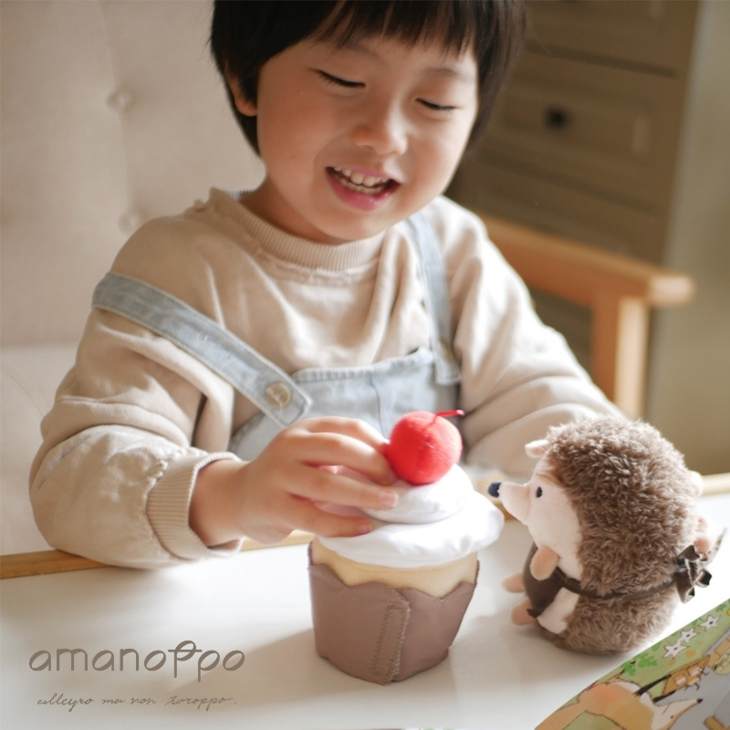【日本 amanoppo】 小刺蝟與杯子蛋糕 繪本＆布偶玩具(內附中文譯本）