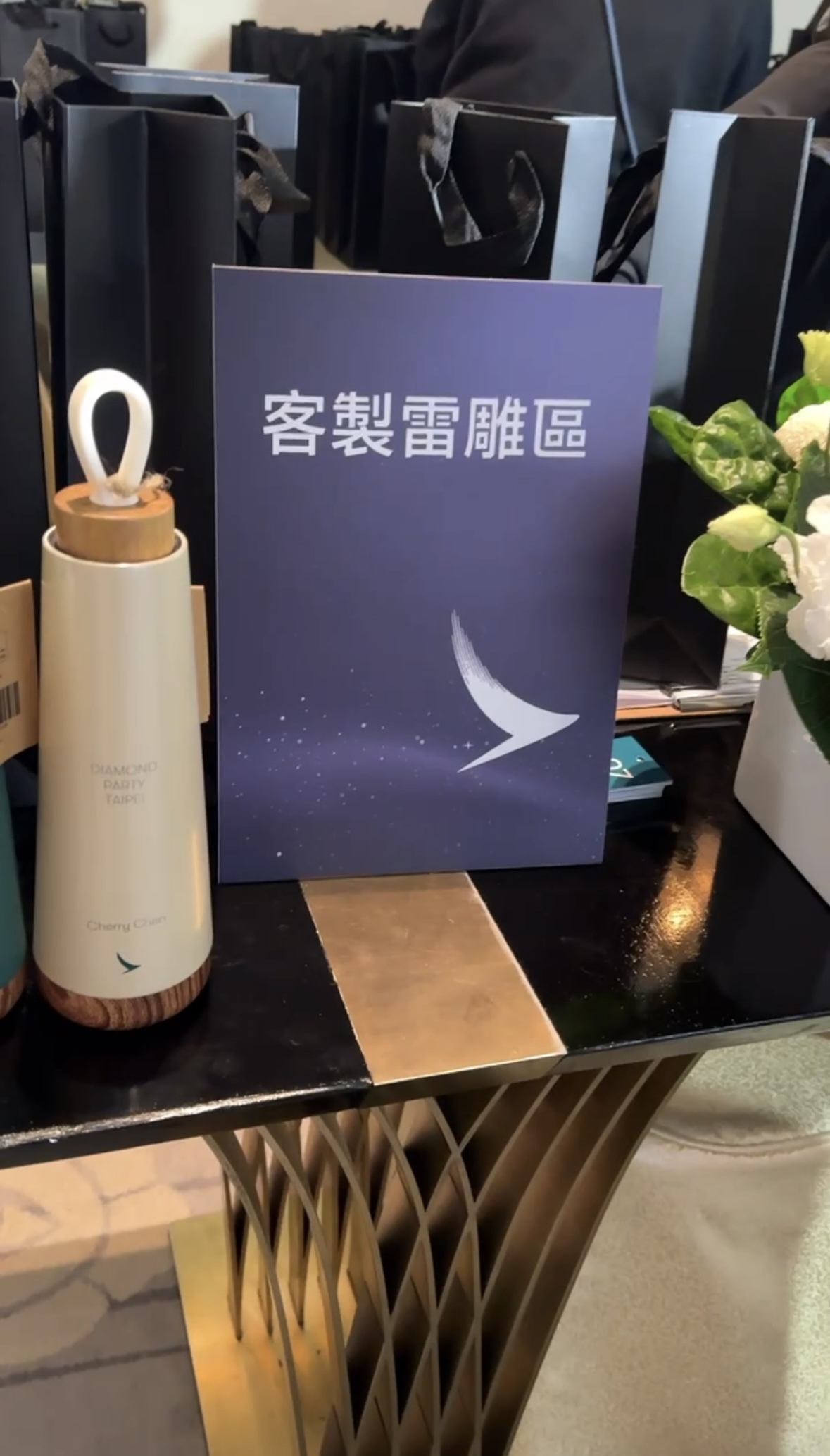 為頂級鑽石派對貴賓打造專屬雷雕禮品