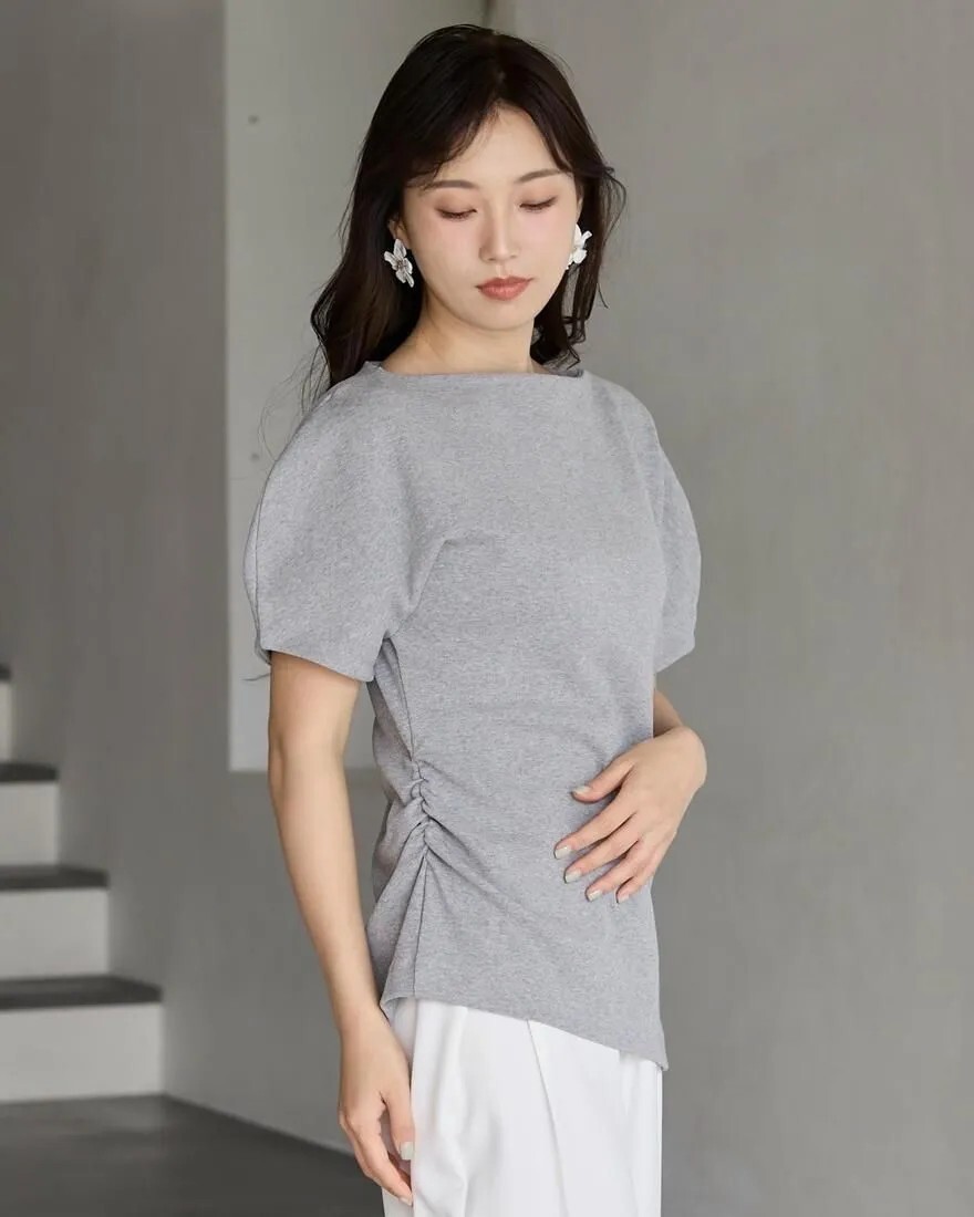 不對稱腰抓褶斜切造型澎澎袖上衣-F / 3色 (Elegant & Love)