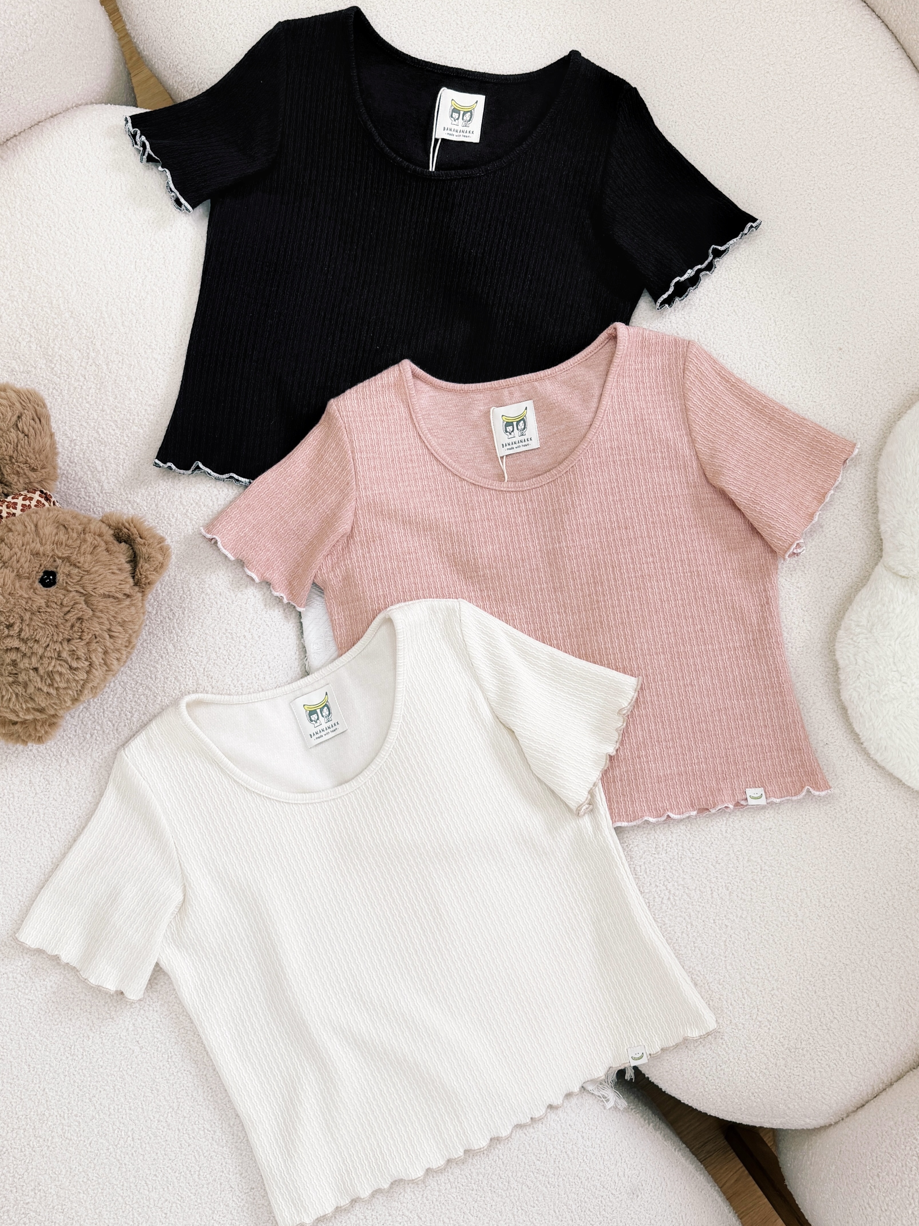 三色 / 雲柔感波浪紋圓領上衣 / Cloud-Soft Wavy Textured Round Neck Top