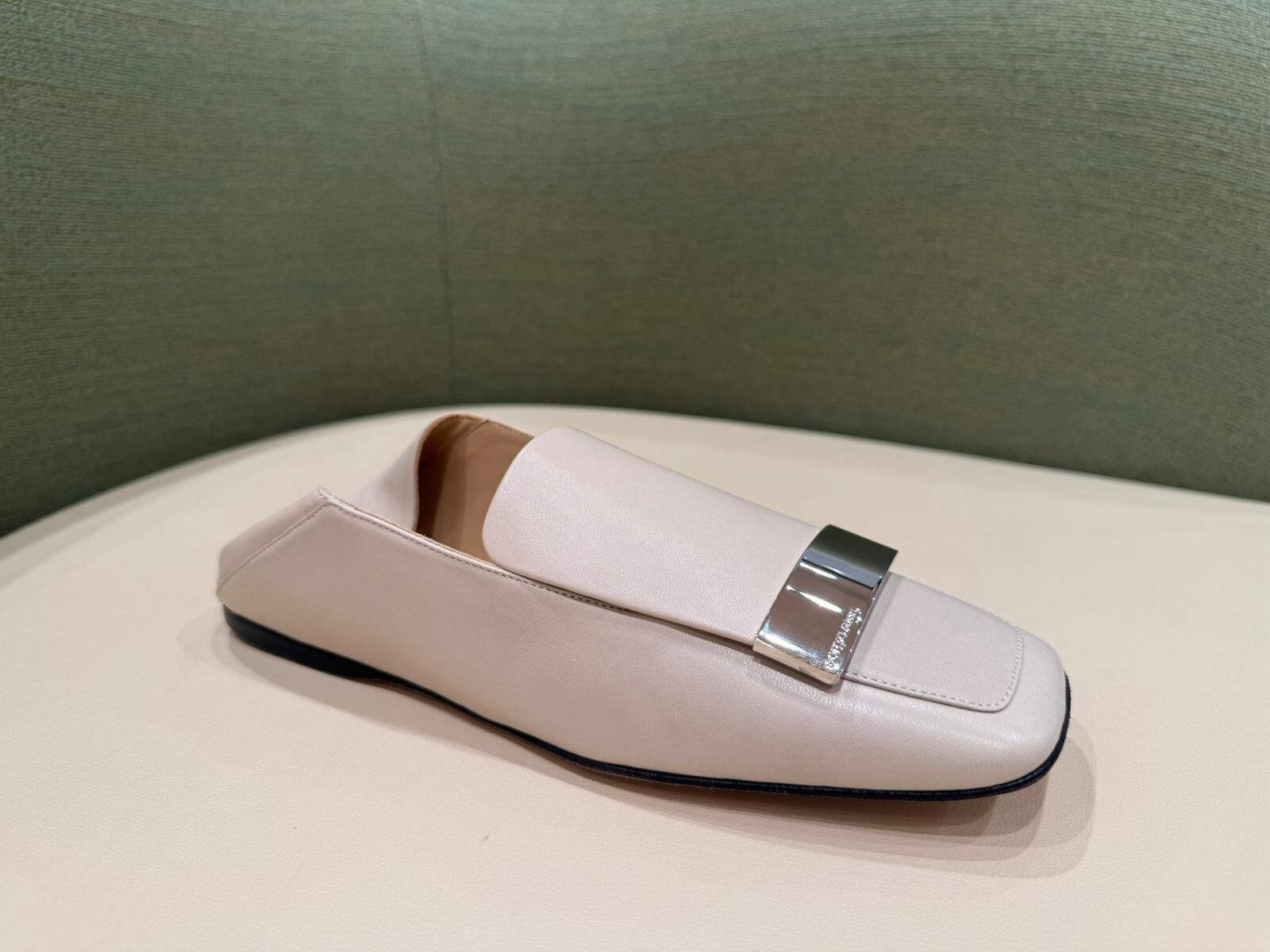 SHO-CCG0521-008 WOMENS SHOES Flat Closed Toe SR1 米白色 (AK款)(碼數:34/34+/35/35+/36/36+/37/37+/38/38+/39+/40)