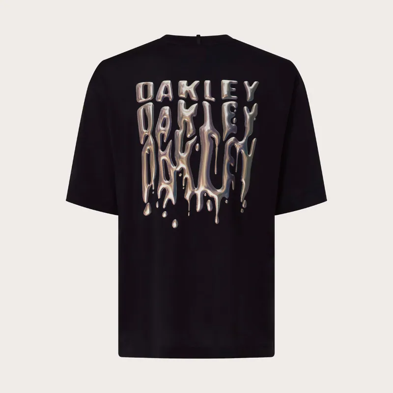 OAKLEY | FA25 STACKED METAL TEE短T "BLACKOUT"