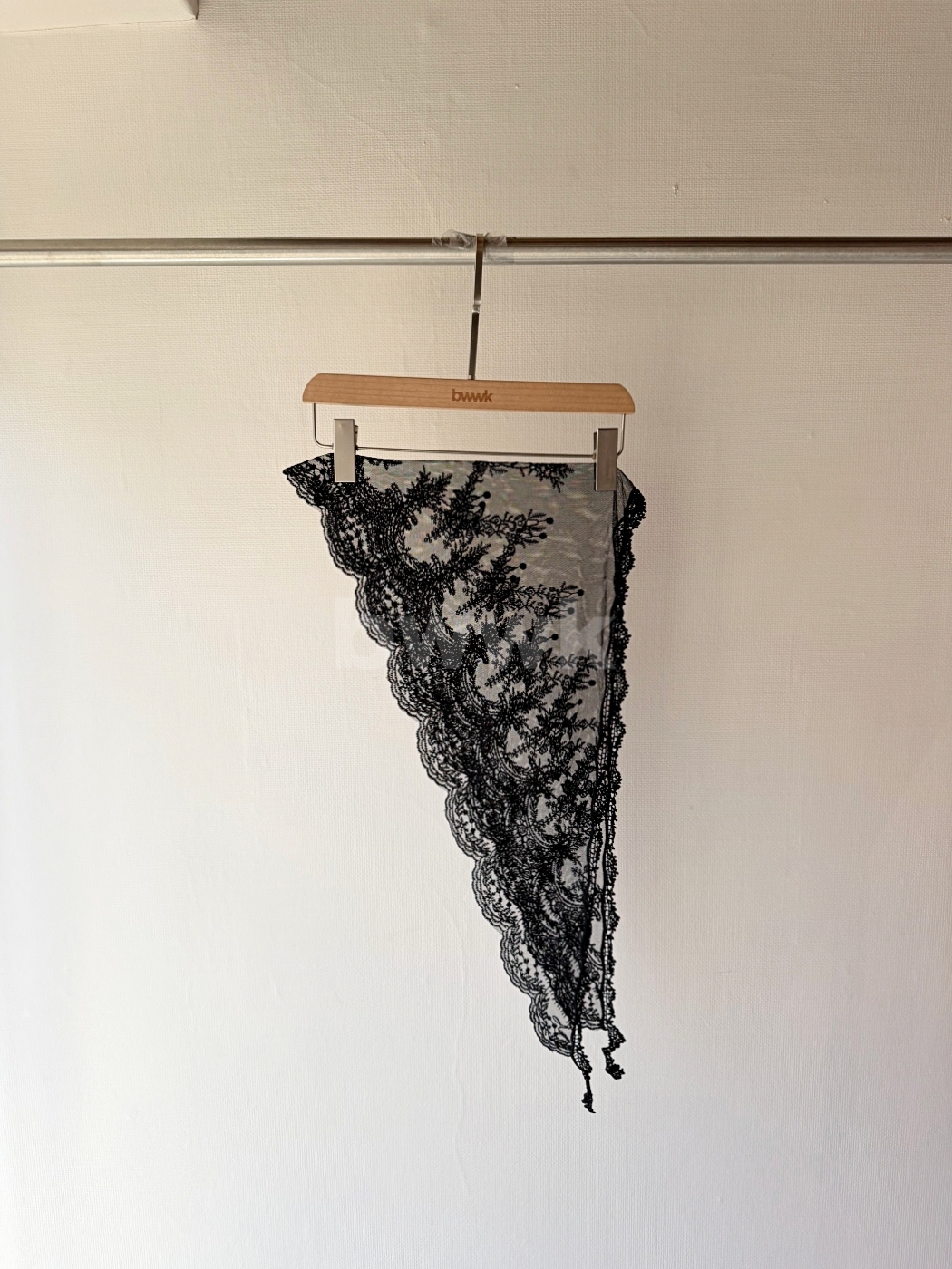 精緻蕾絲刺繡三角巾-黑