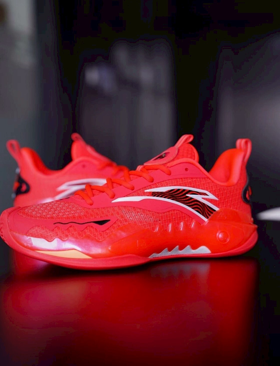 （連線代購商品）ANTA Shock Wave 5 Low 狂潮5 紅火焰 回彈籃球實戰鞋【112621626-2】