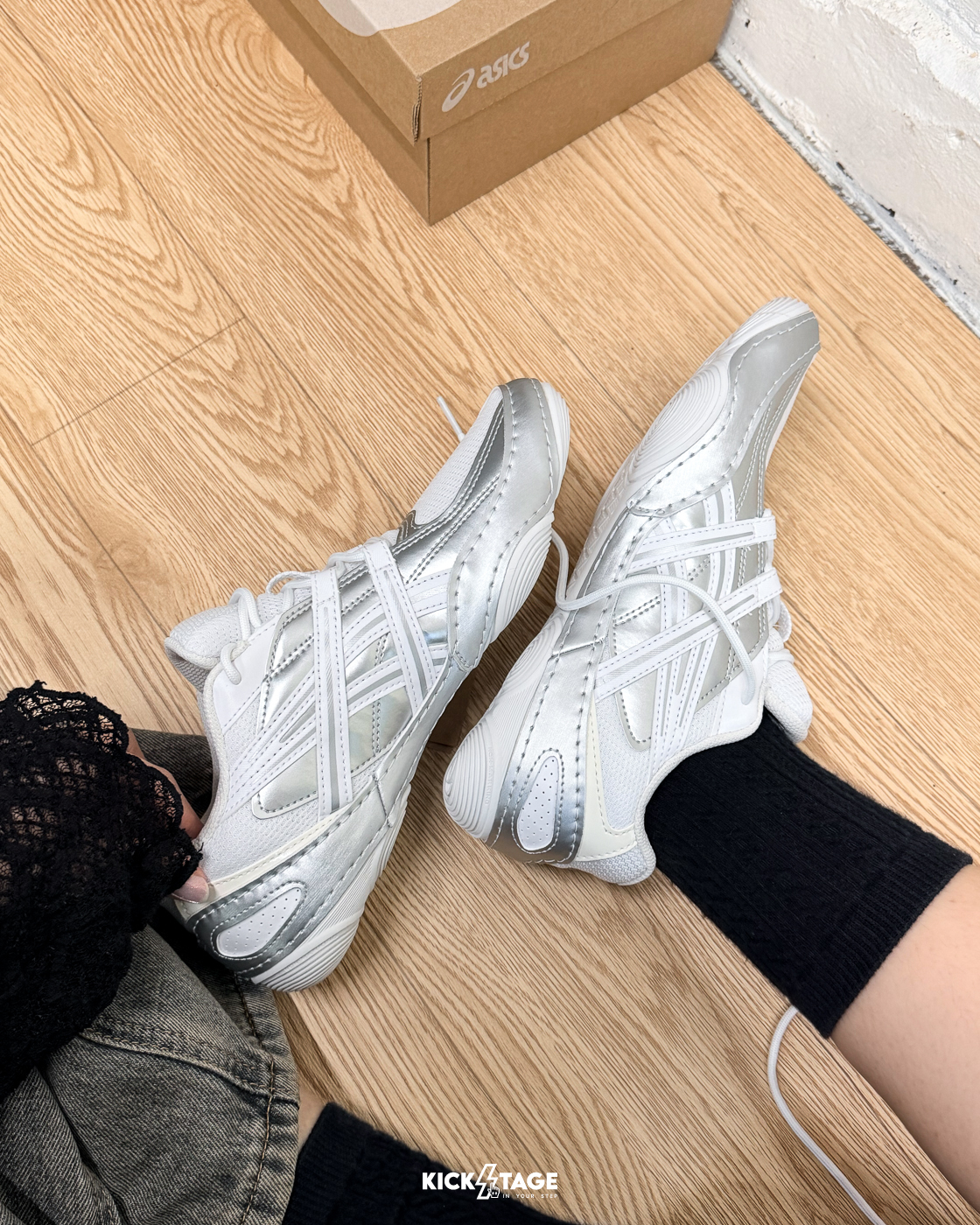 女鞋 ASICS HYPERSYNC 白銀 緩衝 Y2K 拳擊鞋 休閒鞋 薄底鞋 運動 休閒鞋【1203A879-100】